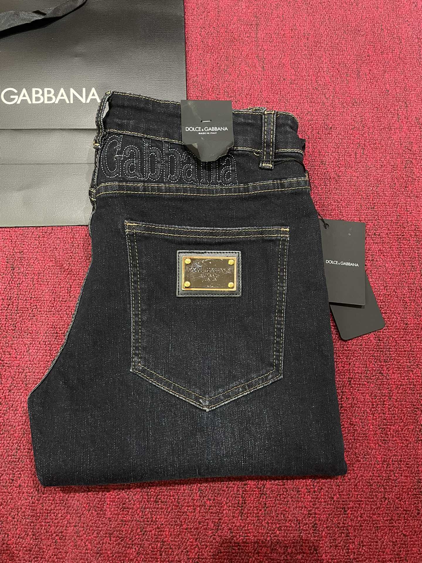 DOLCE & GABBANA Men's Slim Fit Dark Blue Jeans with Metal Logo Patch 1 i1728829574 3941 6
