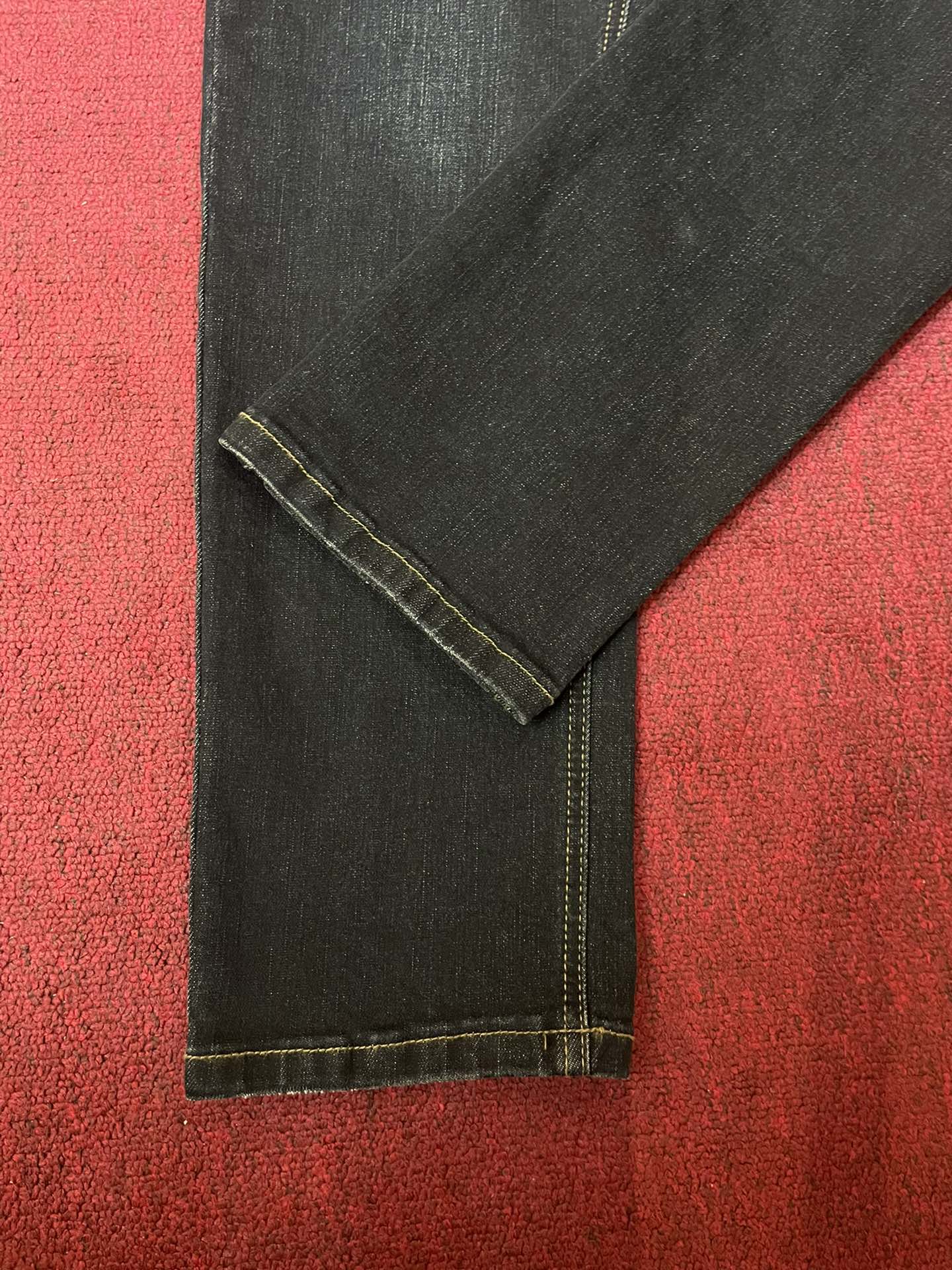 DOLCE & GABBANA Men's Slim Fit Dark Blue Jeans with Metal Logo Patch 6 i1728829574 8161 3