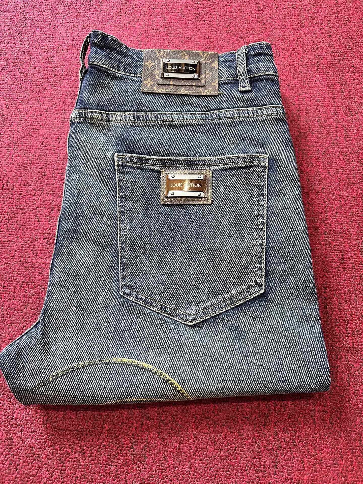 NO:123901,Lv & Louis Vuitton Louis Vuitton full body high-definition printed war horse craft jeans 2025 latest products, original single ruthless goods, water-washed casual jeans, imported original washing elastic fabric, comfortable and elastic, original hardware and auxiliary materials decorative logo, super positive style, extremely high grade, counter quality, fashionable and stylish upper body, customized buttons, full set of accessories, one-to-one mold opening custom color blue size29-40,,louis vuitton,louis vuitton,louis vuitton,jeans,alexander wang19860909Lv &路易威登 Louis Vuitton全身高清印花战马工艺牛仔裤  2025最新品,原单狠货,水洗休闲牛仔裤,进口原版水洗弹力面料,舒适有弹性,原版五金辅料装饰logo,版型超正,档次极高,专柜品质,上身时尚有型,定制纽扣 辅料全套一比一开模定制 color蓝色 size29-40,,louis vuitton,louis vuitton,louis vuitton,jeans,alexander wang,Men's clothing