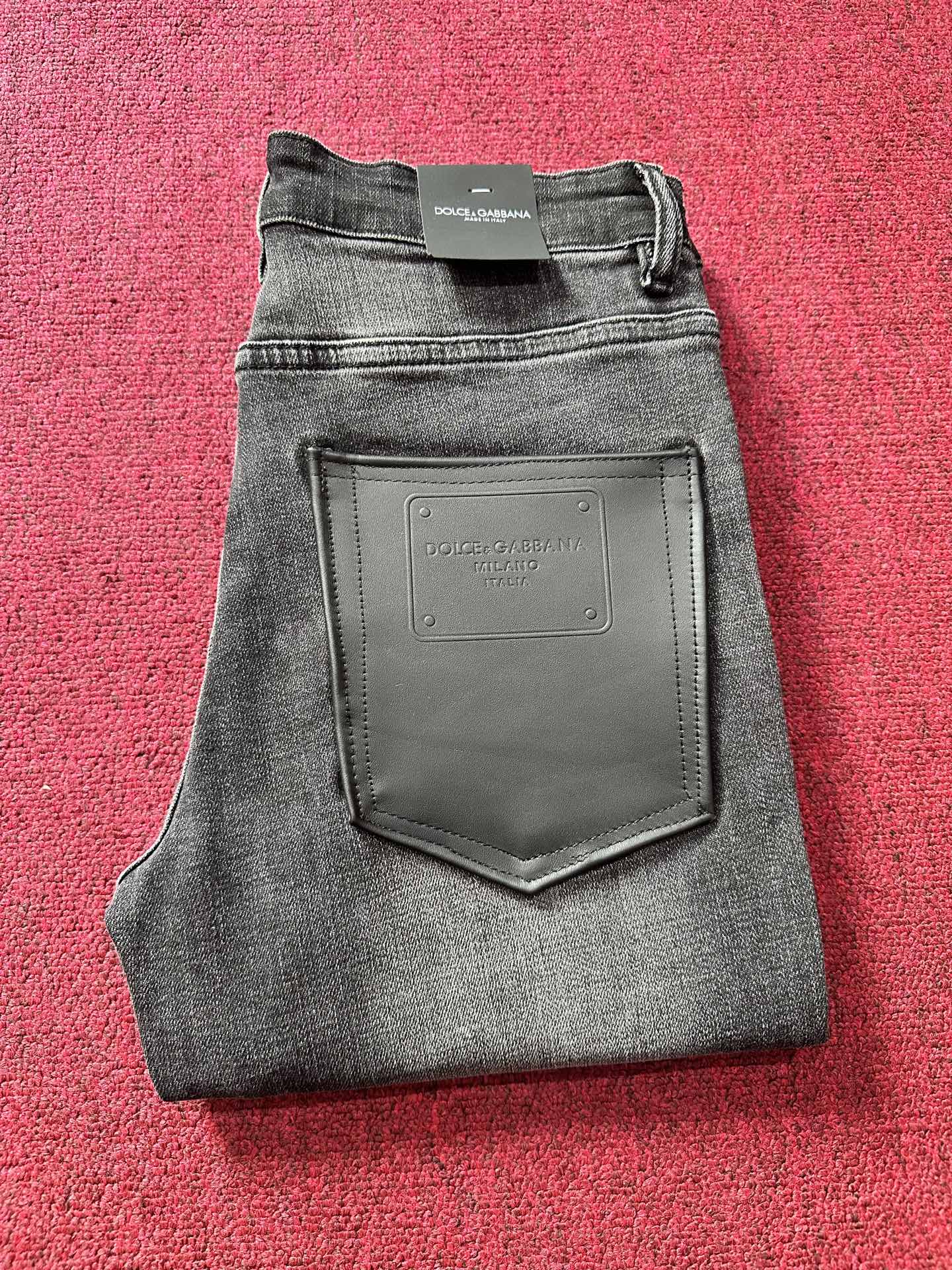 NO:123916,Counter Synchronization & 2025 New Jeans Perfect Blue Washing Customized Pocket Splicing Process Hardware Restored Slim Small Straight Pants Type Color Gray Number of Codes 29-38,,jeans,alexander wang19860909专柜同步 & 2025新款牛仔裤 完美蓝色水洗 口袋拼接工艺定制 五金一比一还原 修身小直筒裤型 颜色 灰色 码数 29-38,,jeans,alexander wang,Men's clothing