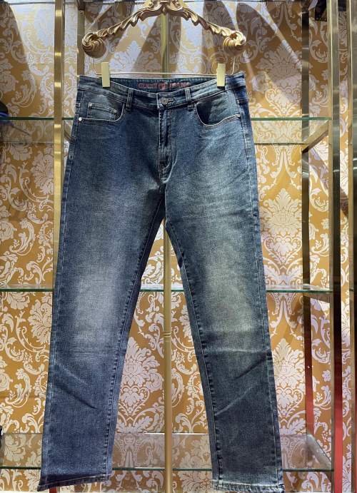 Gucci 2025 Jeans Light Blue Denim with Double G Pattern, Sizes 29-40 1 Gucci 2025 Jeans Light Blue Denim with Double G Pattern, Sizes 29-40