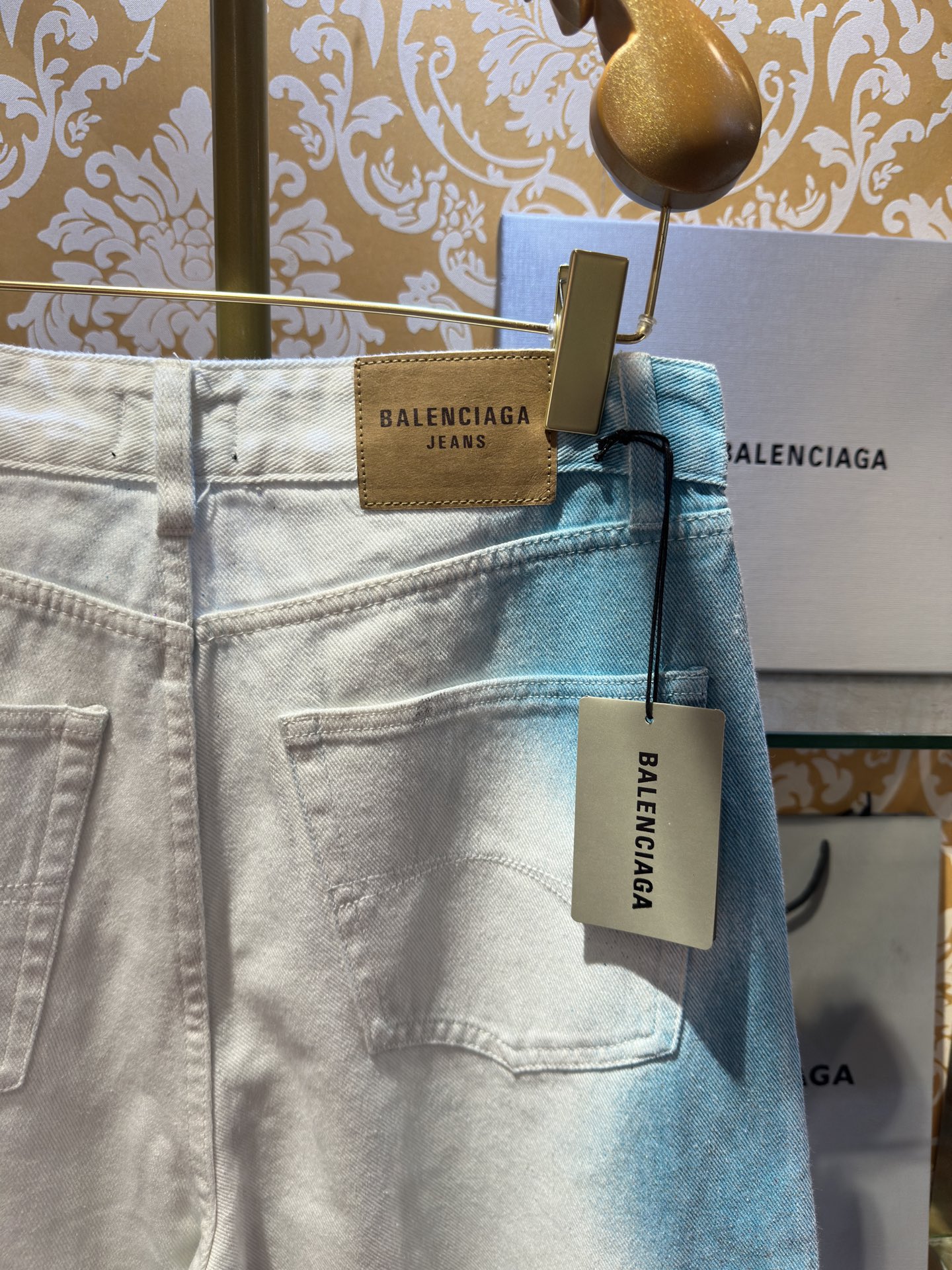 Balenciaga p400 牛仔水仔裤 - 高端工艺と独特な質感