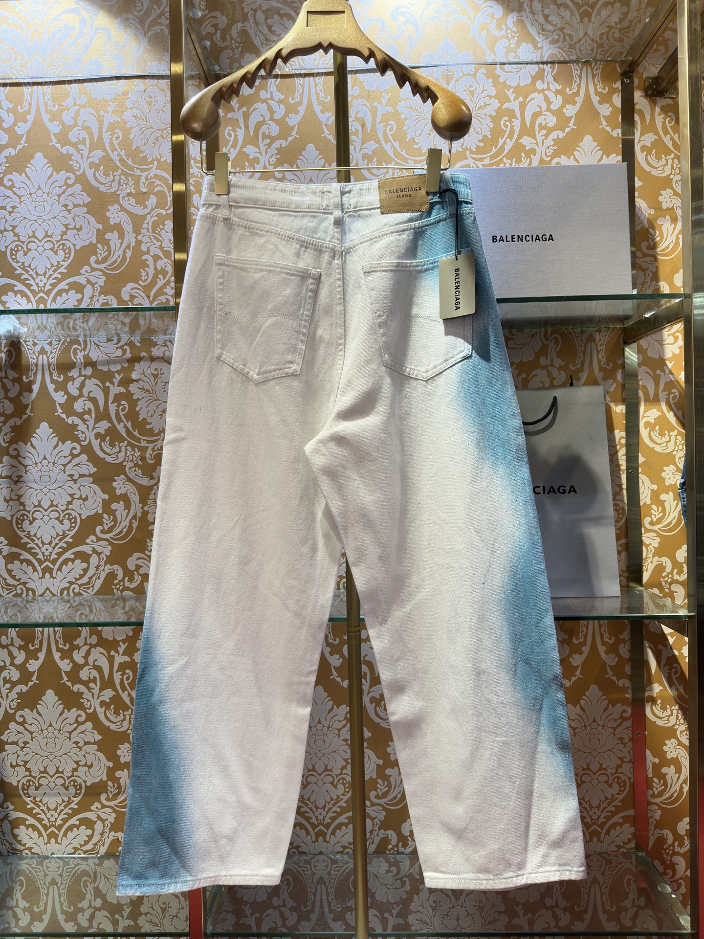 Balenciaga p400 牛仔水仔裤 - 高端工艺と独特な質感