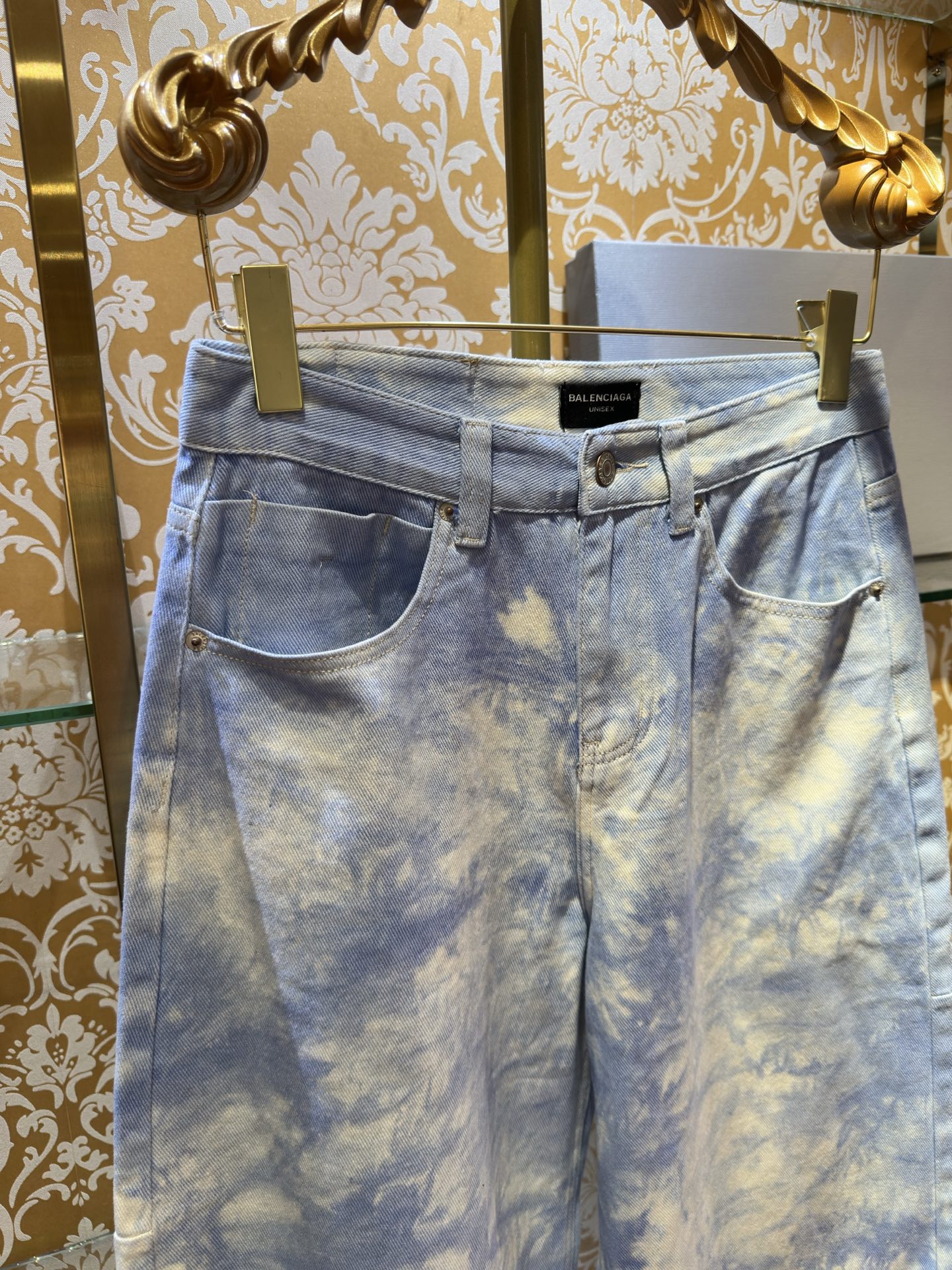 Balenciaga p400 デニムパンツ - 手作りのヴィンテージ加工と立体裁断