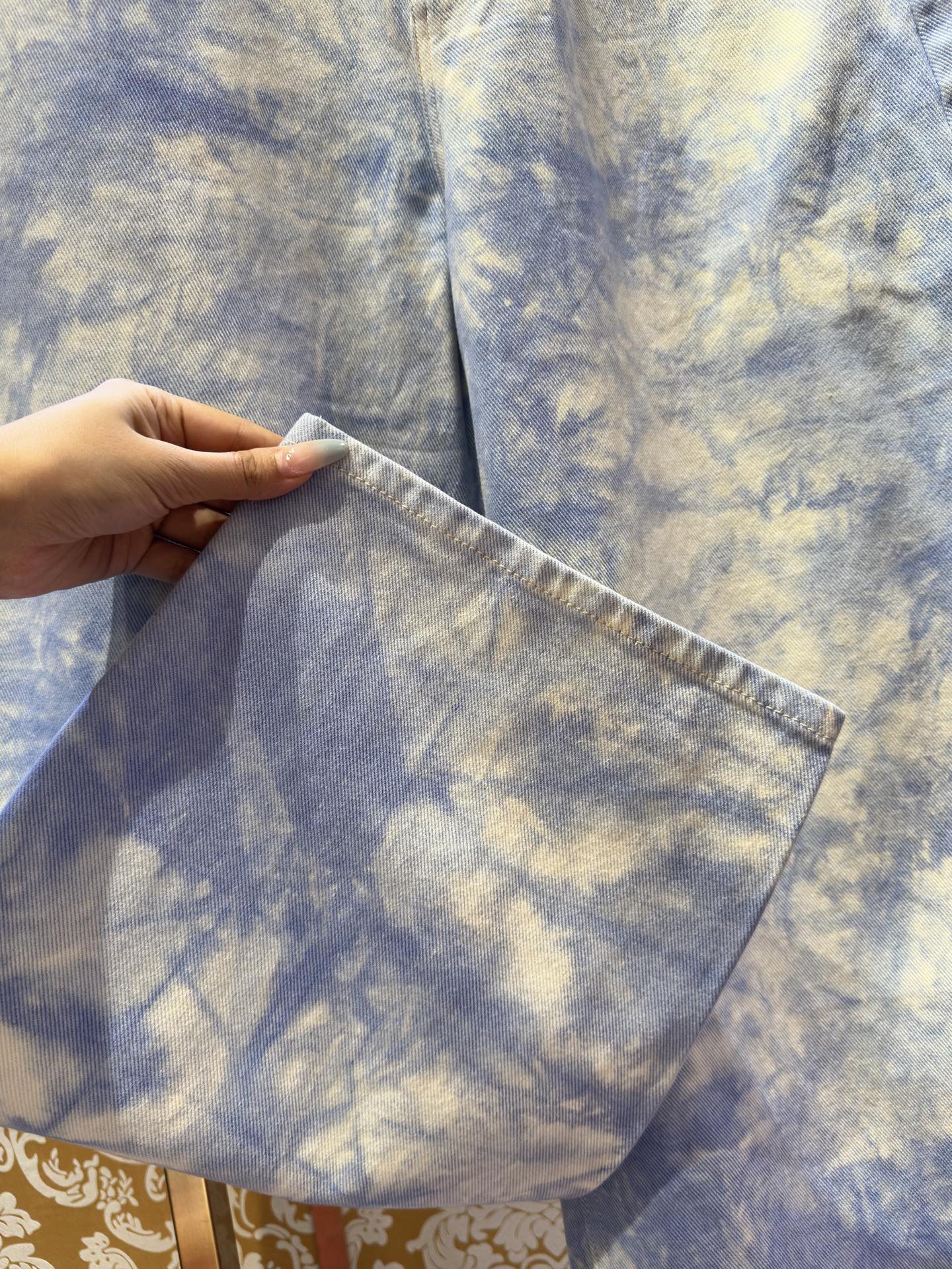 Balenciaga p400 デニムパンツ - 手作りのヴィンテージ加工と立体裁断