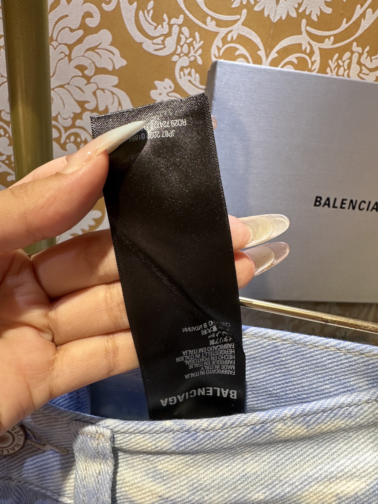 Balenciaga p400 デニムパンツ - 手作りのヴィンテージ加工と立体裁断
