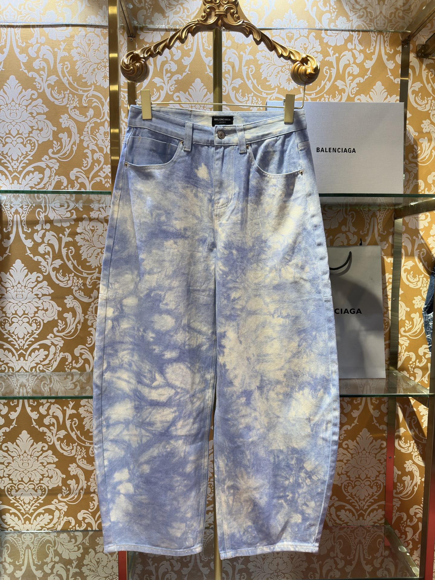 Balenciaga p400 デニムパンツ - 手作りのヴィンテージ加工と立体裁断