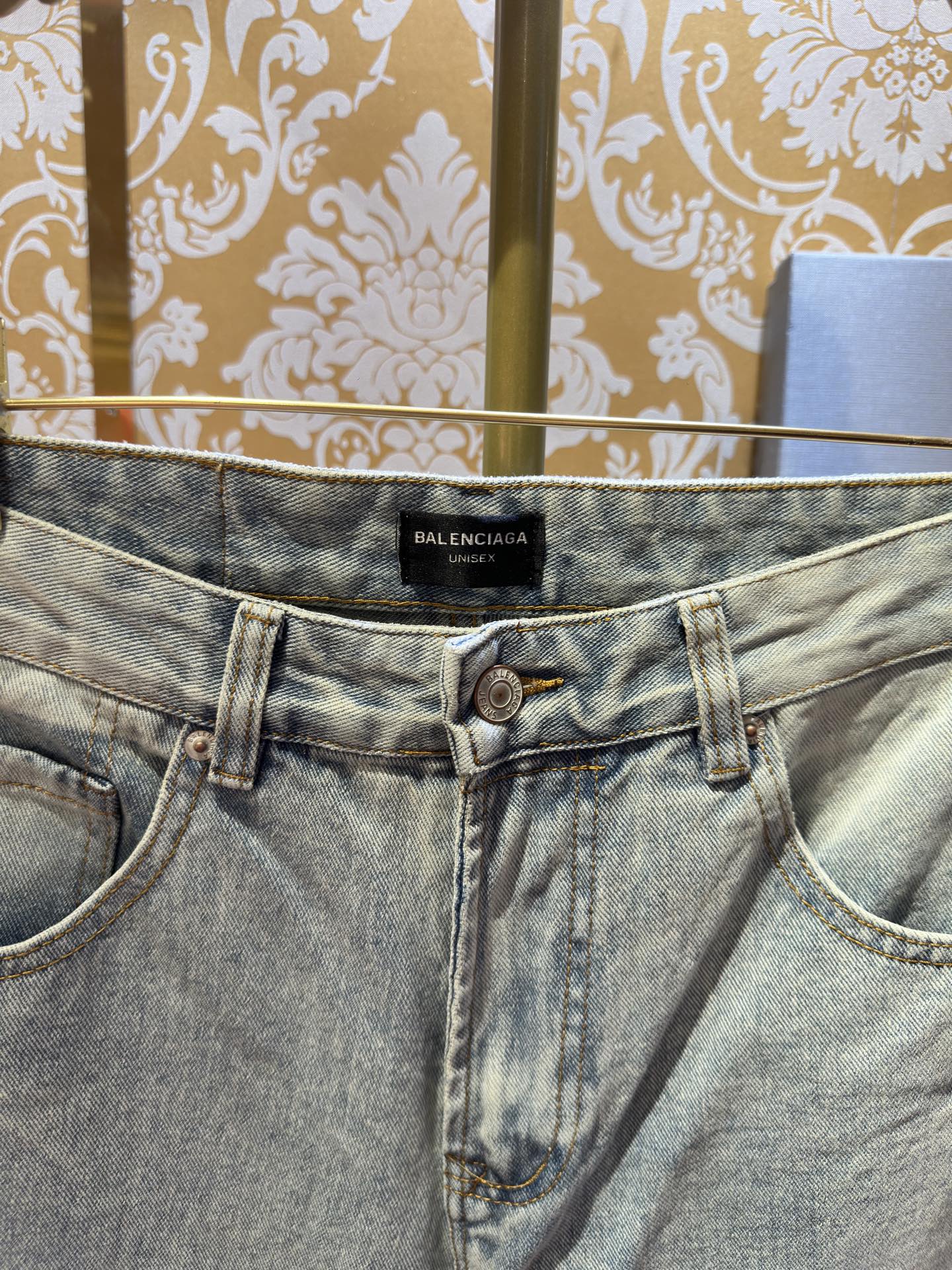 Balenciaga p400 牛仔水仔裤 - 高級感溢れる工芸品