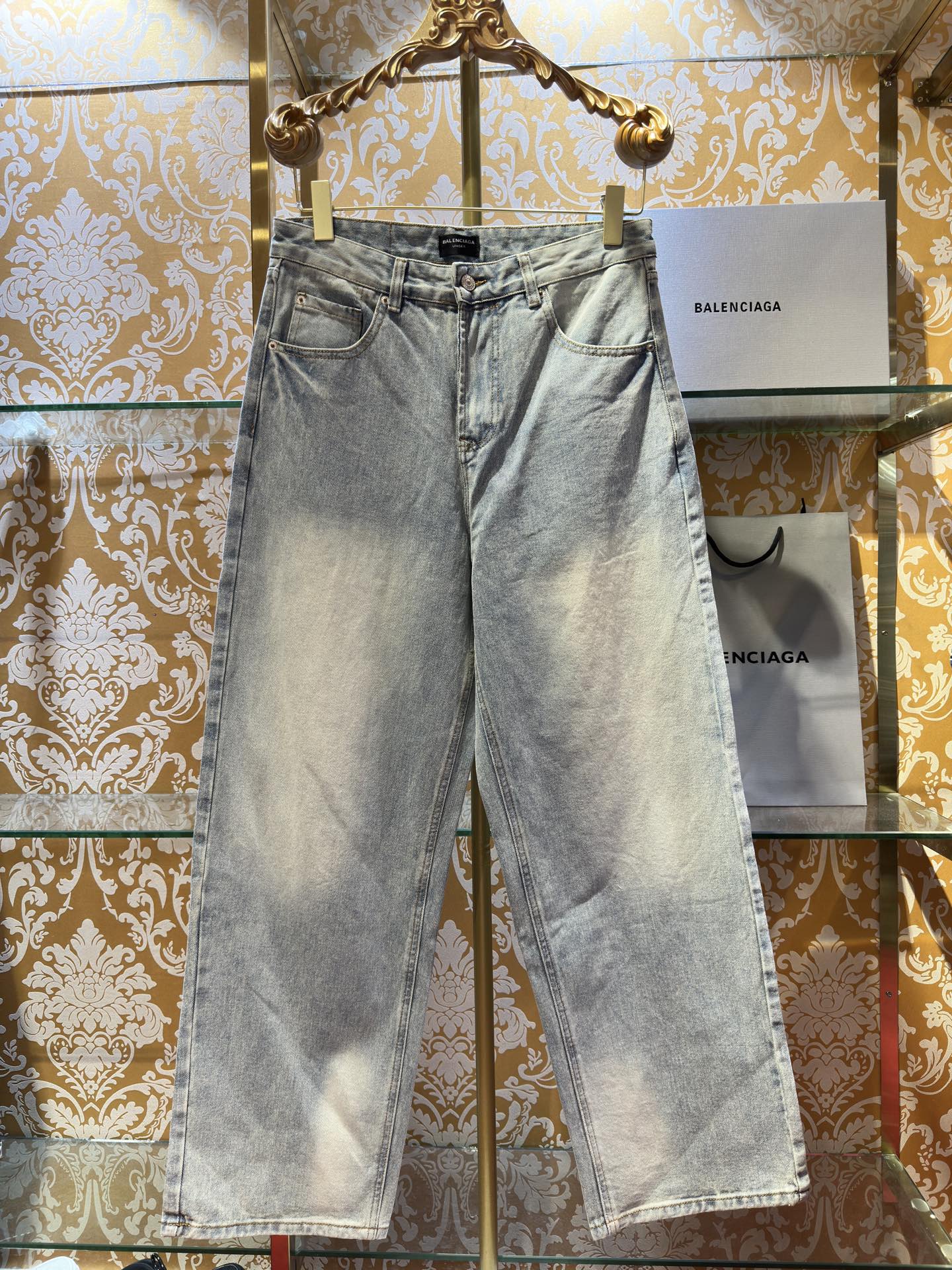 Balenciaga p400 牛仔水仔裤 - 高級感溢れる工芸品