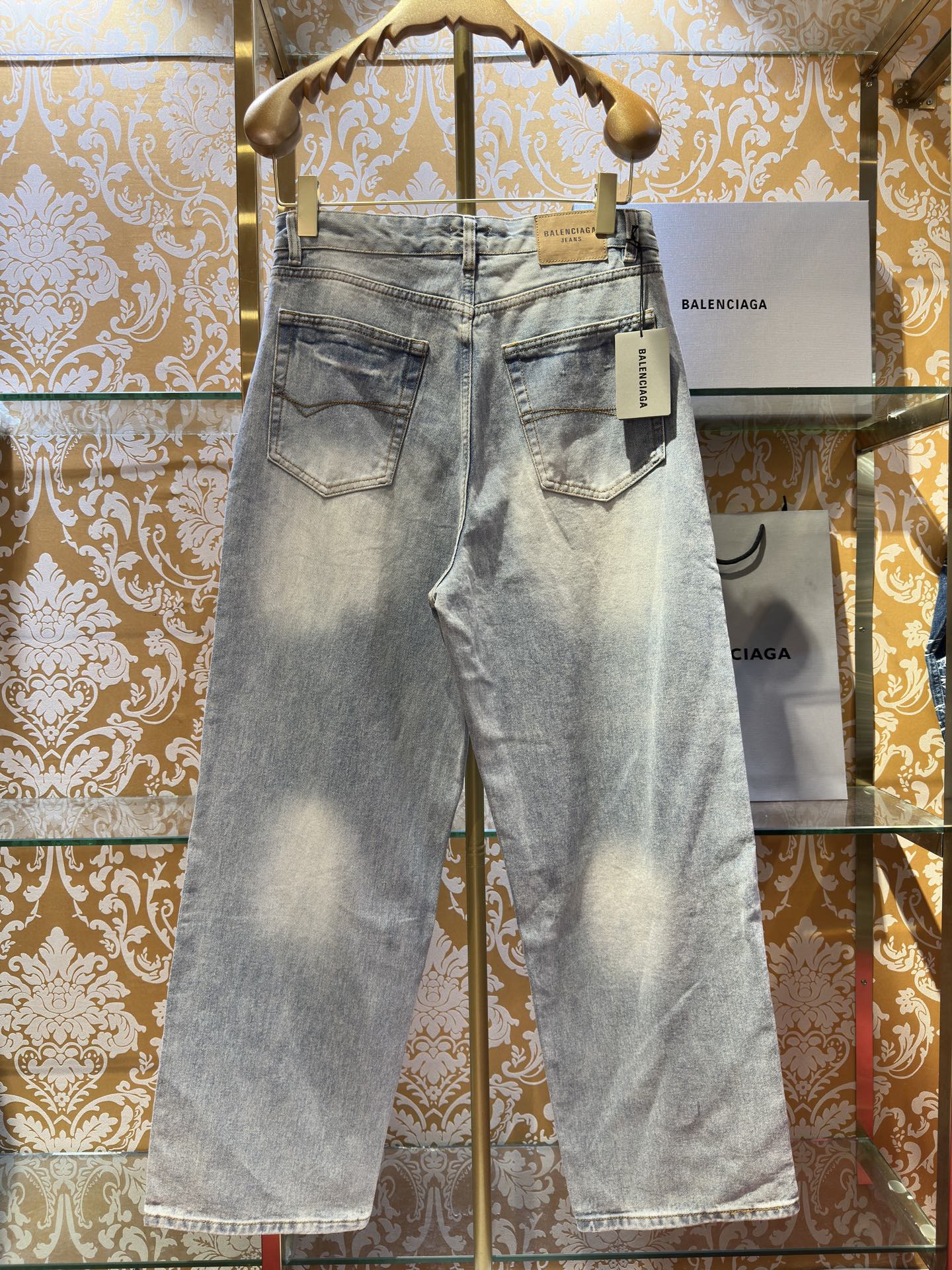 Balenciaga p400 牛仔水仔裤 - 高級感溢れる工芸品