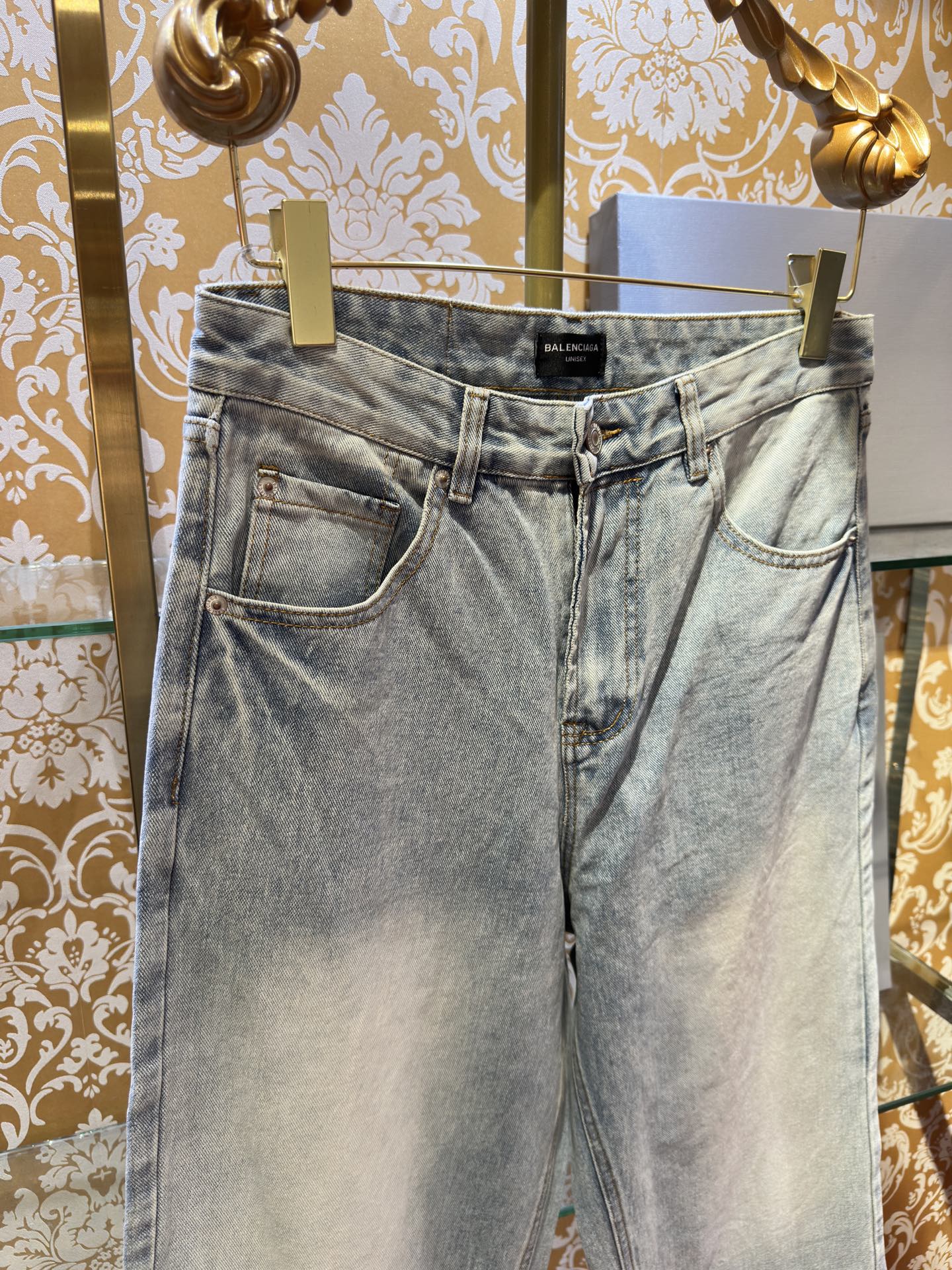 Balenciaga p400 牛仔水仔裤 - 高級感溢れる工芸品