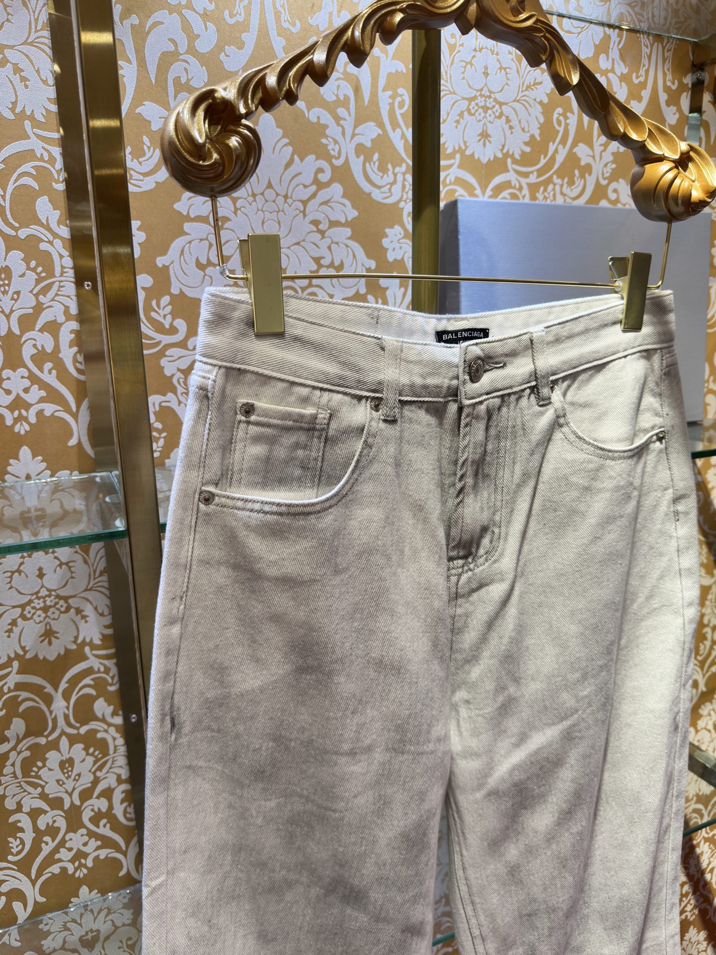 Balenciaga p400 牛仔水仔裤 - 手工做旧による独特な風合い