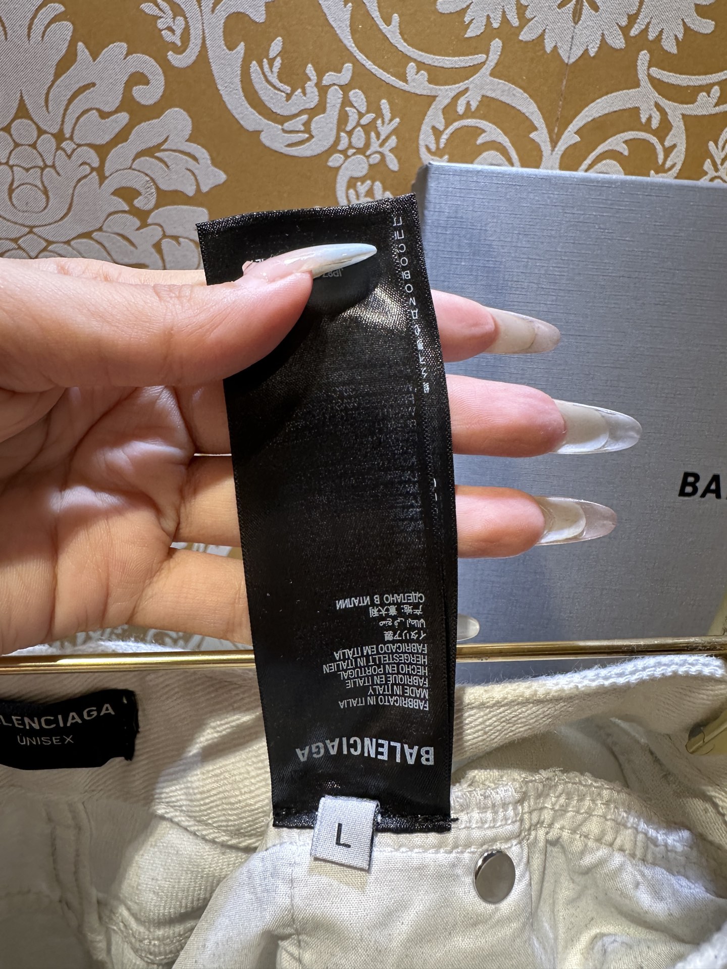 Balenciaga p400 牛仔水仔裤 - 手工做旧による独特な風合い