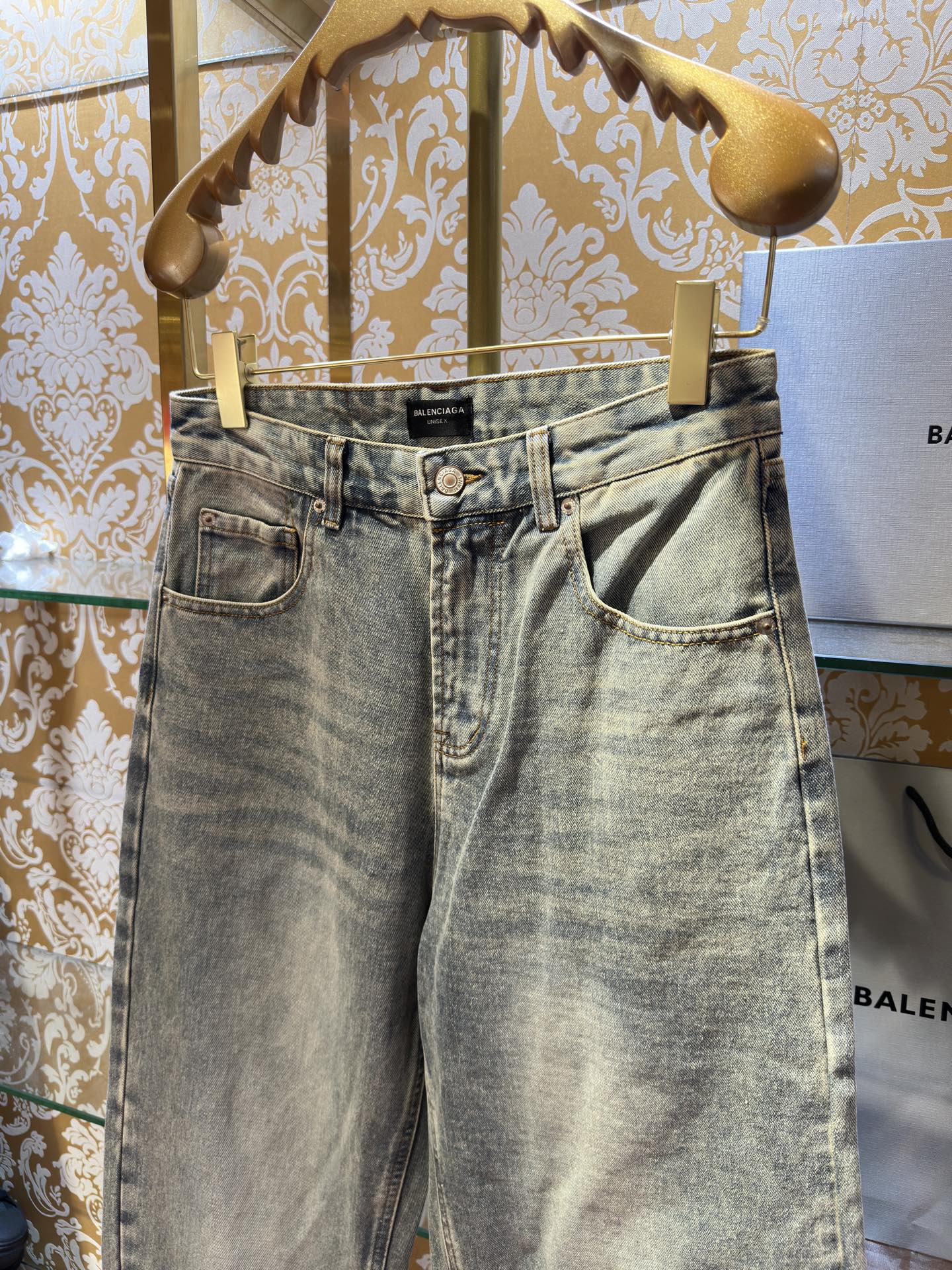 Balenciaga p400 牛仔水仔裤 - 高級工艺と独特な質感