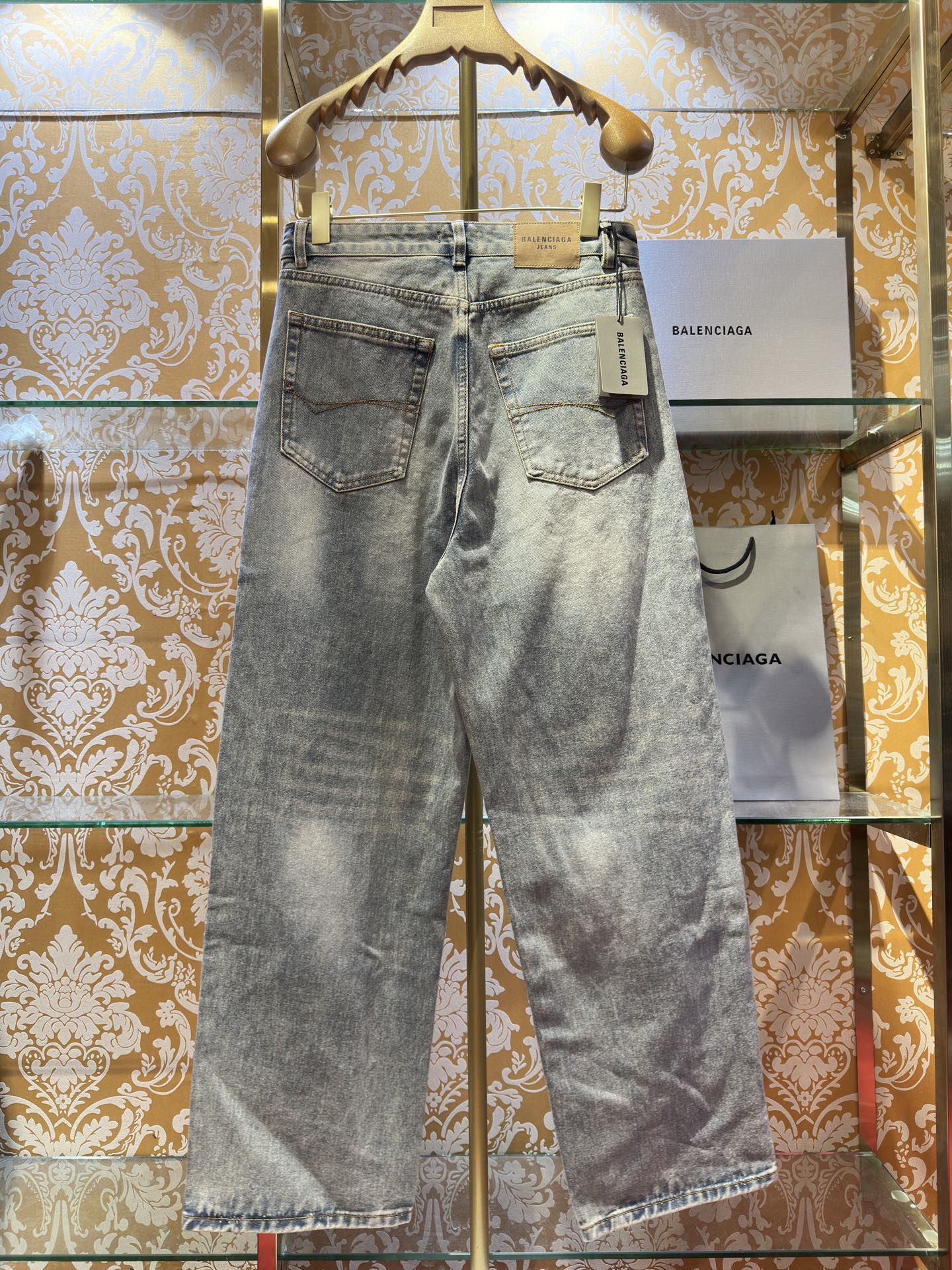 Balenciaga p400 牛仔水仔裤 - 高級工艺と独特な質感