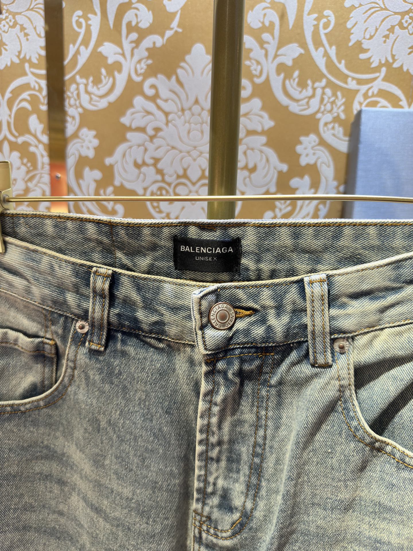 Balenciaga p400 牛仔水仔裤 - 高級工艺と独特な質感