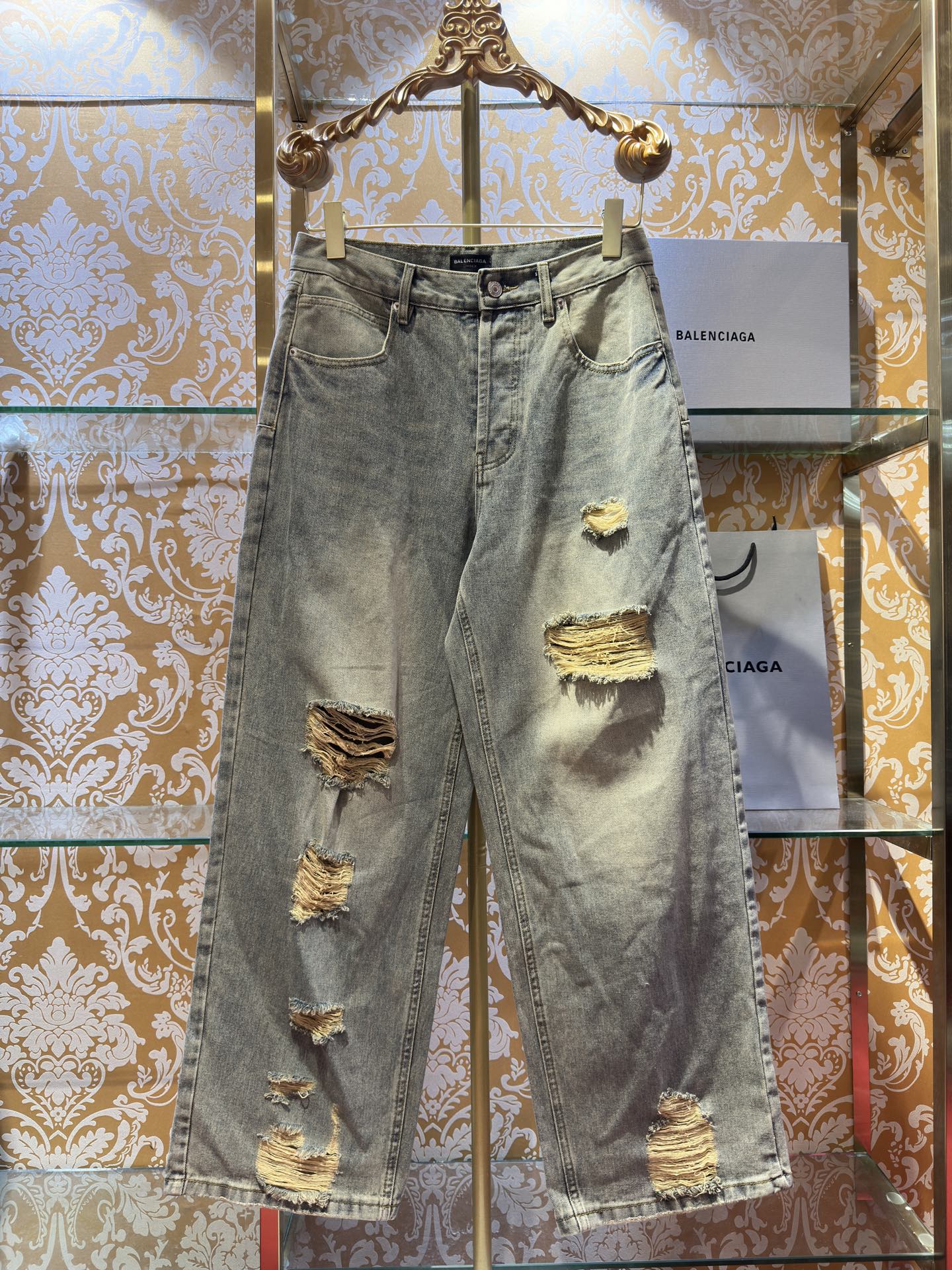 バレンシアガ デニムパンツ 高級感 ストレッチ素材