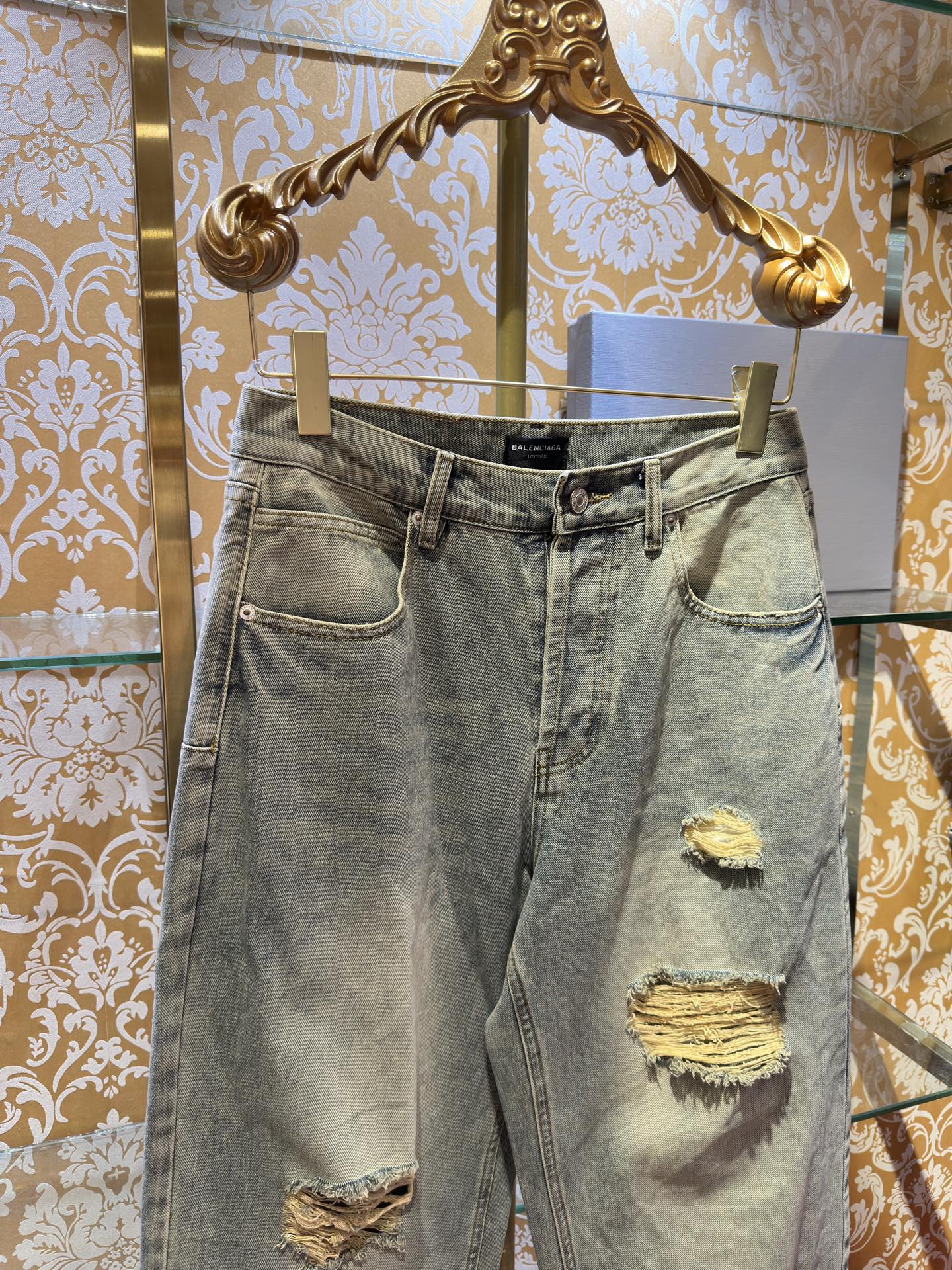 バレンシアガ デニムパンツ 高級感 ストレッチ素材