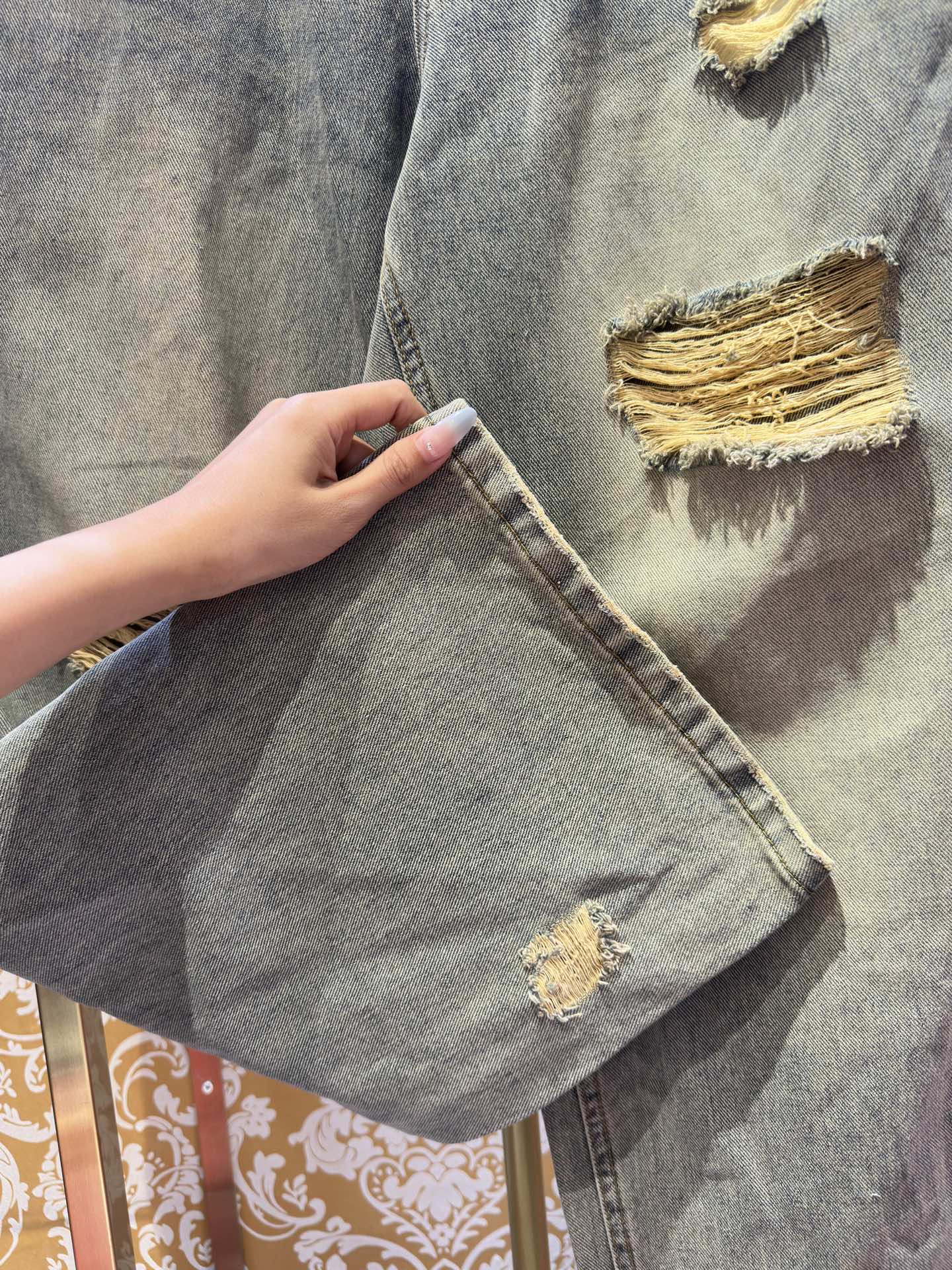 バレンシアガ デニムパンツ 高級感 ストレッチ素材