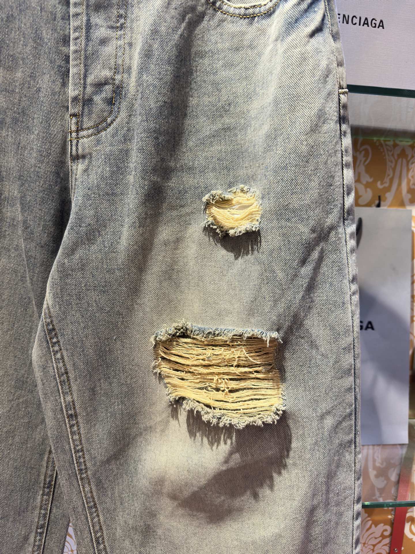 バレンシアガ デニムパンツ 高級感 ストレッチ素材