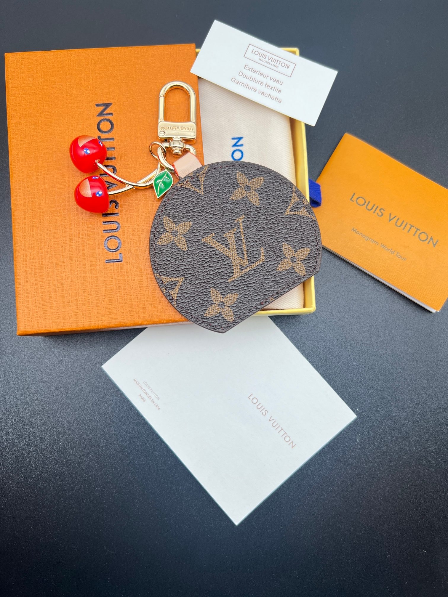 新品❗️ M02830(对版兰色眼睛)
☀️Louis Vuitton 路易威登LV x TM CERI