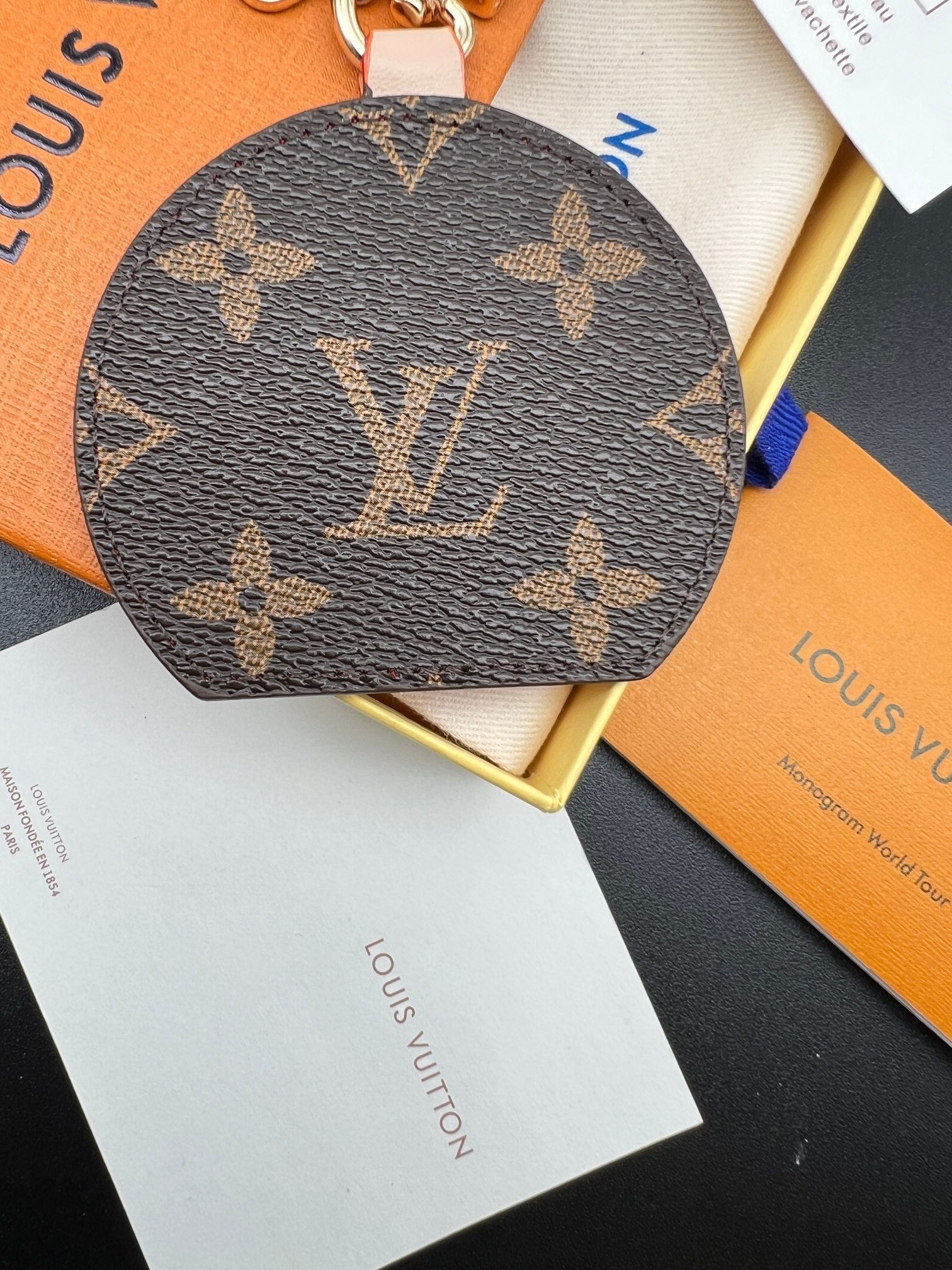 新品❗️ M02830(对版兰色眼睛)
☀️Louis Vuitton 路易威登LV x TM CERI