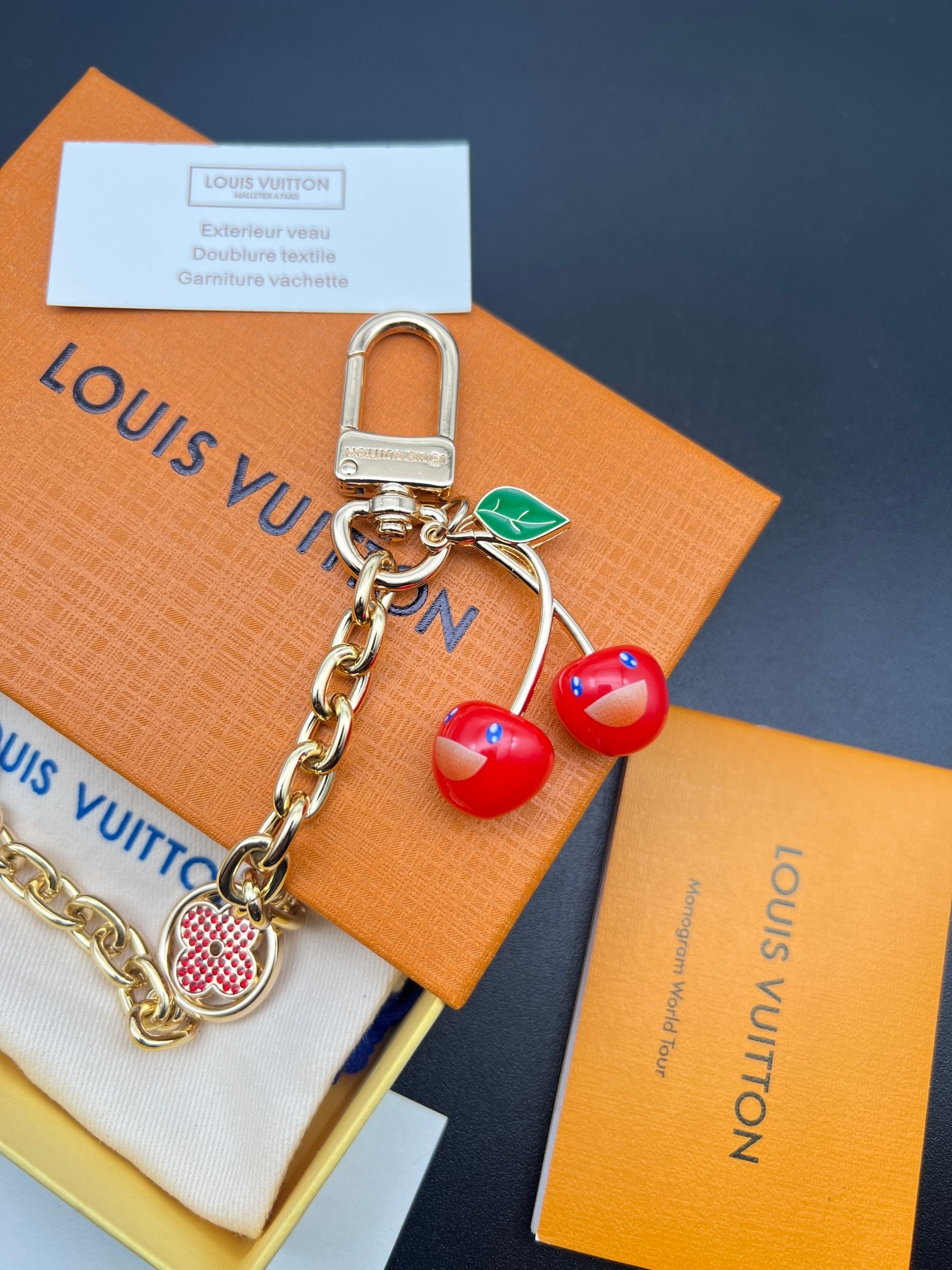 新品❗️LV X TM 樱桃🍒包挂包链
☀原单货
☀Louis Vuitton 路易威登 樱桃🍒钥匙扣包