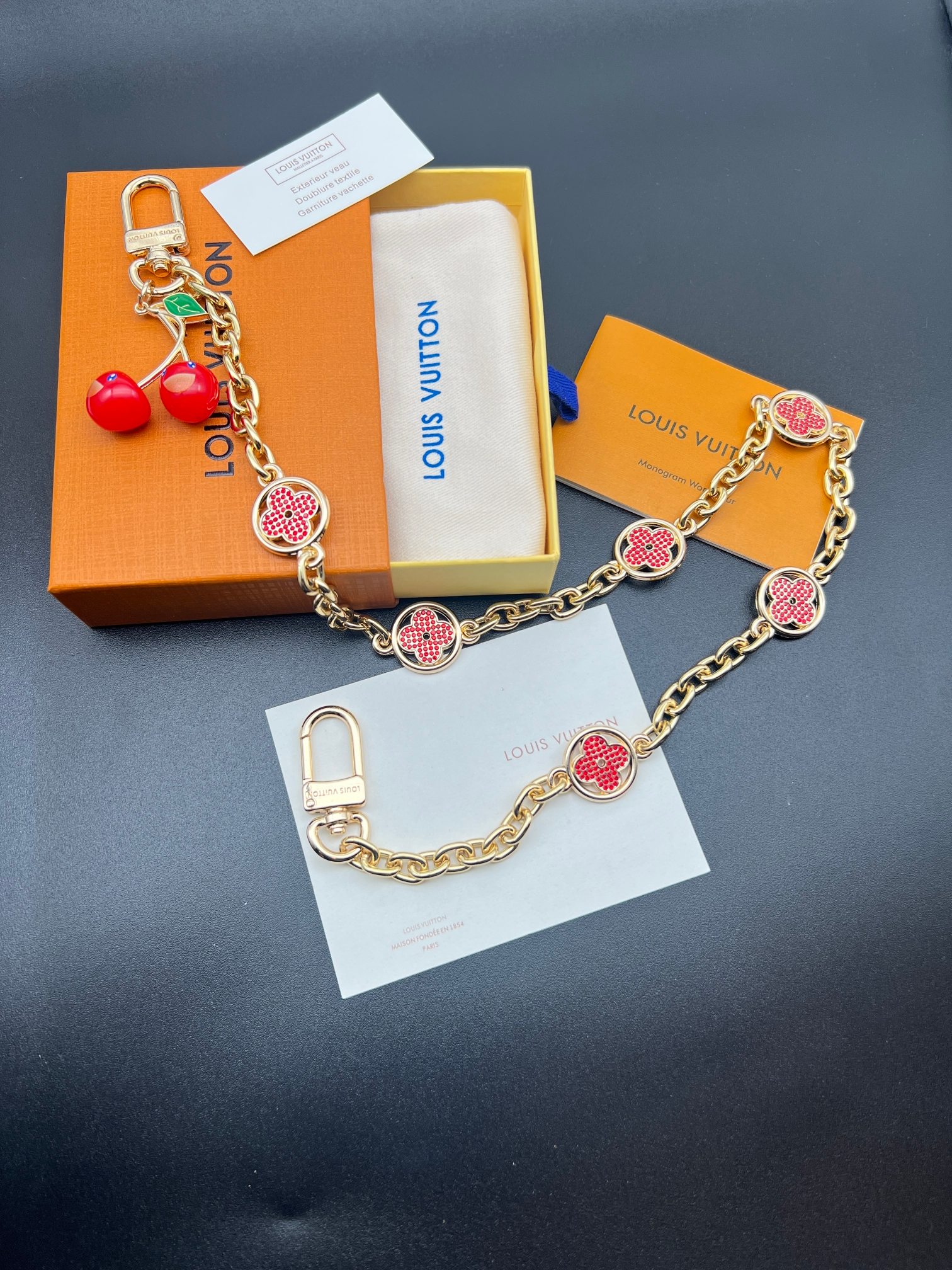新品❗️LV X TM 樱桃🍒包挂包链
☀原单货
☀Louis Vuitton 路易威登 樱桃🍒钥匙扣包