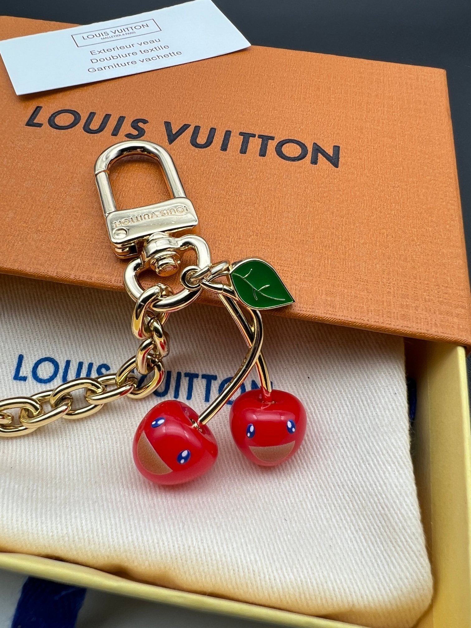 新品❗️LV X TM 樱桃🍒包挂包链
☀原单货
☀Louis Vuitton 路易威登 樱桃🍒钥匙扣包
