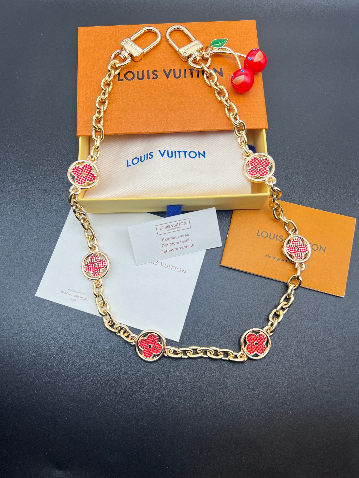 新品❗️LV X TM 樱桃🍒包挂包链
☀原单货
☀Louis Vuitton 路易威登 樱桃🍒钥匙扣包