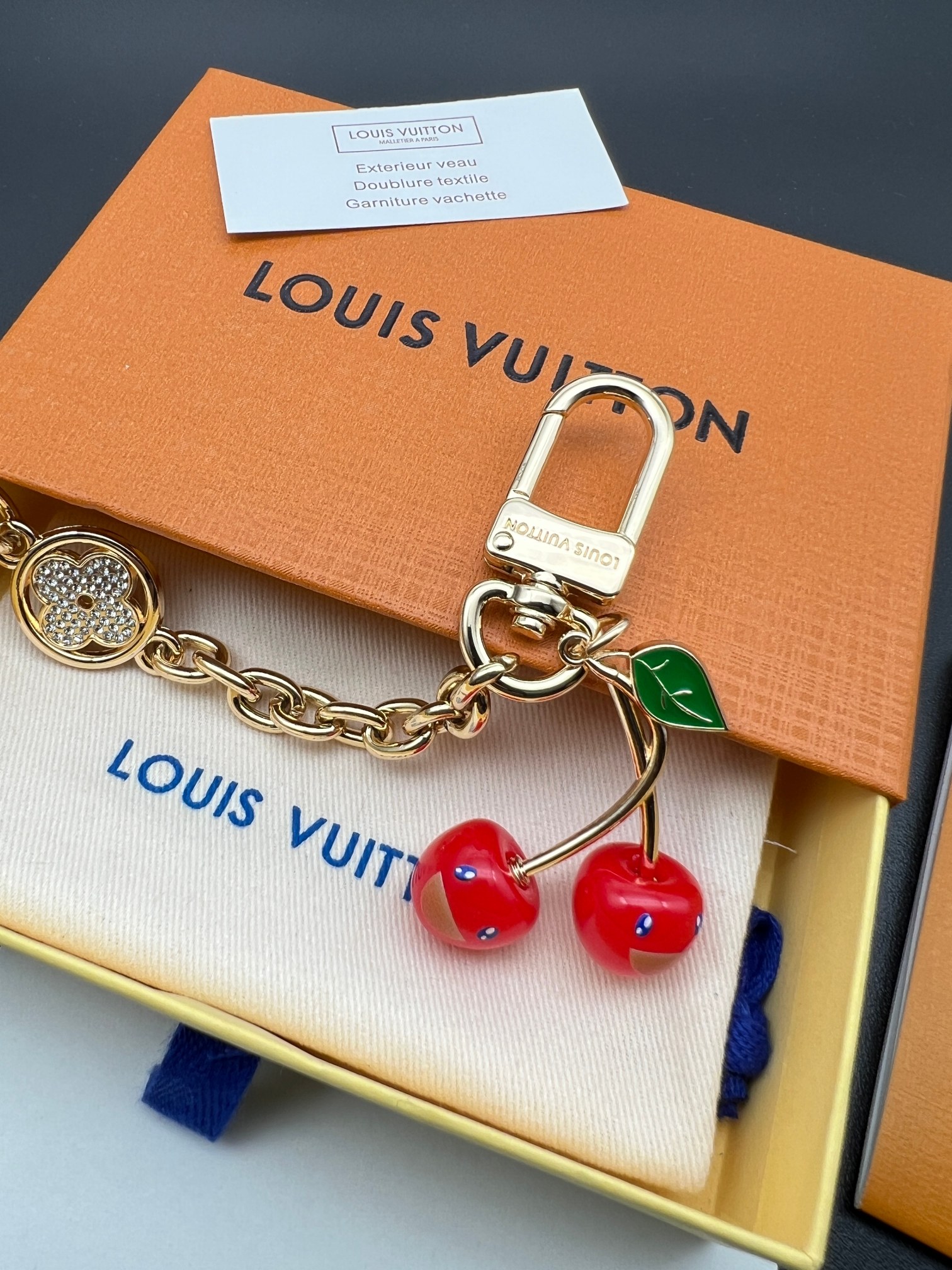 新品❗️LV X TM 樱桃🍒包挂包链
☀原单货

☀Louis Vuitton 路易威登 樱桃🍒钥匙扣