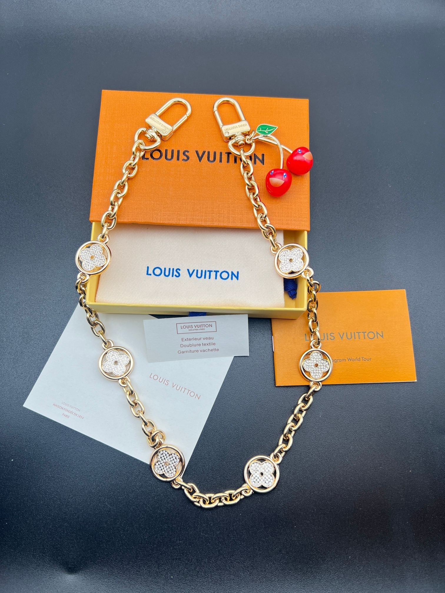 新品❗️LV X TM 樱桃🍒包挂包链
☀原单货

☀Louis Vuitton 路易威登 樱桃🍒钥匙扣