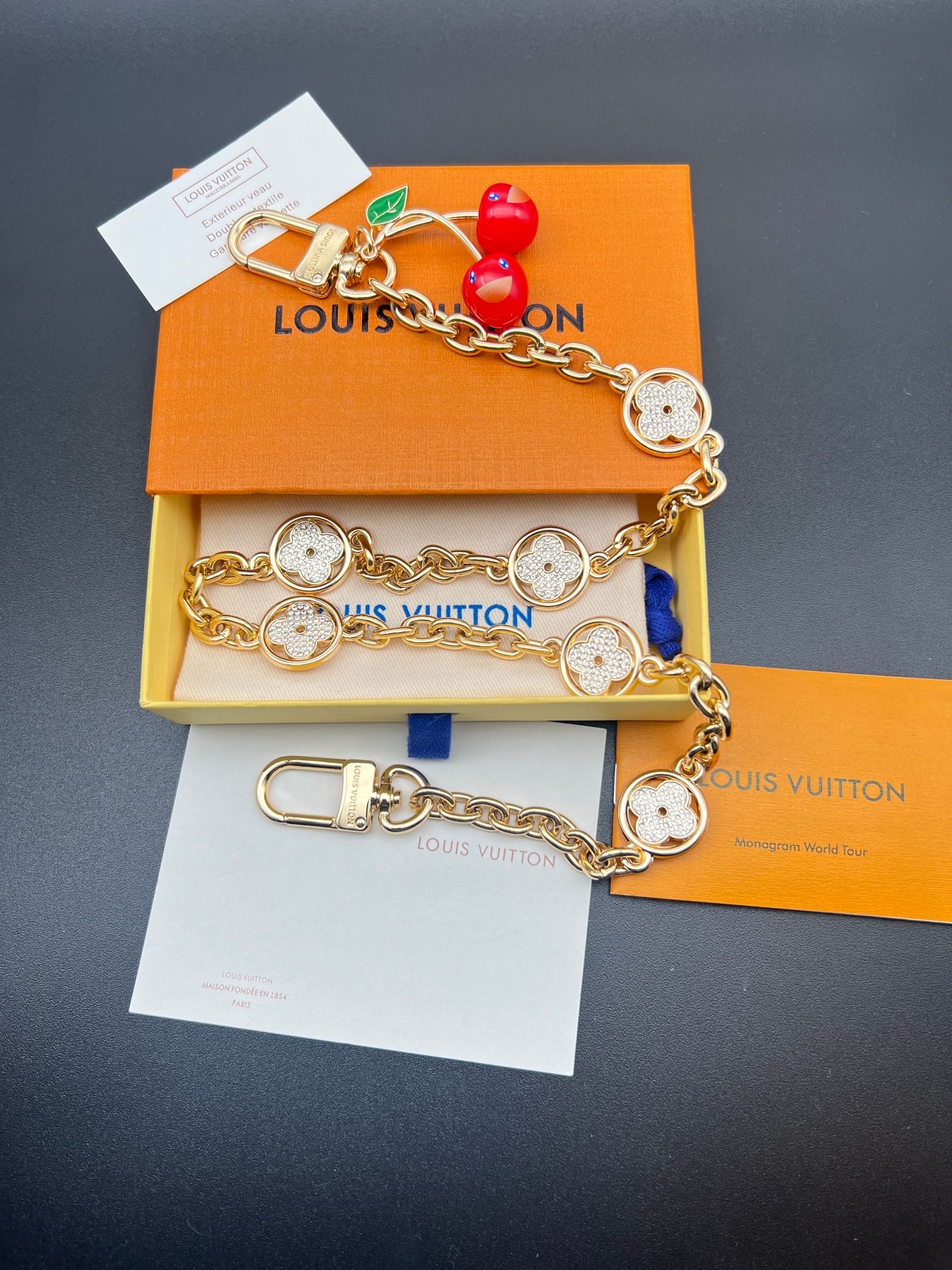 新品❗️LV X TM 樱桃🍒包挂包链
☀原单货

☀Louis Vuitton 路易威登 樱桃🍒钥匙扣