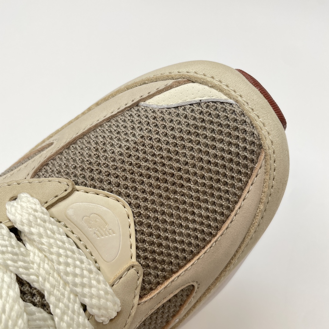 NO:231343,The appearance of these shoes is simply amazing!  It combines the luxurious texture of L and the classic design of NB990v6, and every detail shows high-end and fashionableness. The material is even more indescribable. It uses top-notch fabrics, which feels soft and comfortable, and the feeling after being put on the feet is even more amazing. Not only is it comfortable and fit, but it can also add a lot of points to your overall outfit. Whether it is matched with sportswear or casual wear, you can easily control it!  There are already various versions of this shoe on the market, including the quality of the cow, horse, snake god, casual shoes/sports shoes, loro piana, sneakers19860909这双鞋的颜值简直逆天了！融合了L的奢华质感与NB990v6的经典设计,每一处细节都彰显着高级与时尚. 材质方面更是没得说,采用了顶级的面料,触感柔软舒适,上脚后的感觉更是惊艳,不仅舒适贴合,而且还能为你的整体穿搭加分不少.无论是搭配运动装还是休闲装,都能轻松驾驭！ 这款鞋市面上已经有各种各样的版本出现,什么牛马蛇神的品质都有,休闲鞋/运动鞋,loro piana,sneakers,Women's Shoes