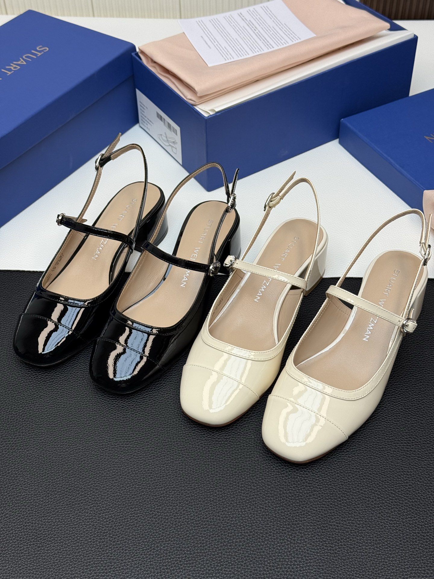 NO:390108,The top version of Sw's new high-heeled Mary Jane, a shoe brand from the United States. Sw's shoes are especially in line with the appetite of modern women. They are not only of good quality, but also very with the pace of the times. They are famous for their wearability. They have nothing wrong with expensive, because I don't like very formal shoes, but I think people will look a little taller. This high-heeled design completely meets all my needs and is classic and attractive. Not to mention such a price, let alone such quality. When there is no more pairs, don't cry for me. Hurry up!  The upper is imported patent leather / the foot pad is sheepskin inside. It is niche and will not hit the shoes. The brand buckle of the upper is more distinctive, and the size of the rear strap can be adjusted. There is no need to worry about the fat and thin feet. Keep it yourself!  !  !  Very easy to wear!  Size 35-39 original box packaging, sandals, stuart weitzman, sandals, mary jane, sheepskin19860909顶级版本Sw新款高跟玛丽珍,这个来自美国的鞋履品牌.sw的鞋子尤其符合现代女士的胃口,不仅仅质量好,而且十分伴随时代的步伐,出了名的好穿,除了贵没有任何毛病,因为我不喜欢很正式的鞋子,但是觉得有点高度人会显得挺拔一点.这种高跟设计完全满足我所有需求,经典耐看的东西.更别说这样的价格,更别说这样的品质.等一双也没有了,别找我哭.赶紧入手！ 鞋面是进口漆皮/ 垫脚内里是羊皮的.小众款,不会撞鞋.鞋面的品牌饰扣更具有特色,后带大小可以调节,脚型胖瘦不需要担心.自留自留！！！真好穿！ 尺码35-39正码原盒包装,凉鞋,stuart weitzman,sandals,mary jane,sheepskin,Women's Shoes