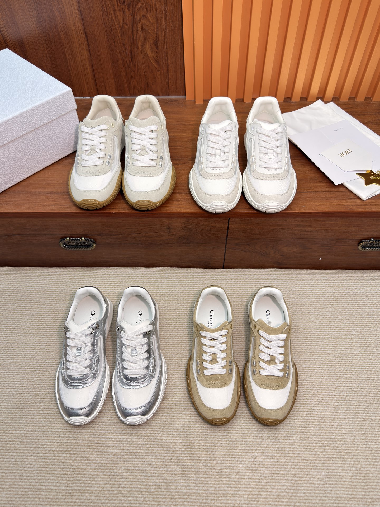 NO:631027,Top version~correct version batch cd2026 spring breathable moral training shoes for women retro thick-soled mesh top lace-up casual Forrest Gump shoes!  !  This Dior Tech sneaker is a new product in the Cruise 2026 series, combining retro aesthetics with modern details. There is a transparent mesh lining on the side of the shoe, and Christian Dior Paris's signature on the toe and tongue. The same-color textured sole with Dior's signature adds a fashionable touch to this shoe. The lace-up design is easy to put on and take off, and the thick sole makes you taller and slimmer. It can be worn with both trousers and skirts. It can be salty or sweet. Highly recommended. It is perfect for all kinds of shoes and is super comfortable!  This mesh surface reinterprets the sports style with an elegant and fashionable shape. The upper is carefully made of mesh fabric and the exquisite two-color sole is light and soft, which can add high-end temperament to various casual styles. The Y version of the fabric is customized and imported first-layer cow suede/cow suede. The lining is imported soft sheepskin. The sole is TPU. The sole is thick 3CM. Size women's 35-40, casual shoes/sports shoes, dior, dior, sneakers, skirts, sheepskin.19860909顶版~正确版本 批 cd2026春款透气德训鞋女复古厚底网纱面系带休闲阿甘鞋！！ 这款 Dior Tech运动鞋是 Cruise 2026 系列的新品,将复古美学与现代细节相结合.鞋侧有透明网眼衬垫,鞋头和鞋舌上有 Christian Dior Paris的签名.带有迪奥签名的同色系纹理鞋底为这款鞋增添了时尚气息. 系带设计,穿脱方便,底厚显高显瘦 既能配裤装又能配裙装可咸可甜超级推荐,百搭完美上脚超舒服！ 此款网纱面以优雅时尚的造型重新演绎运动风格.鞋面采用网眼织物精心制作精致的双色鞋底轻盈柔软,可为各式休闲造型增添高端气质 面料Y版定制进口头层牛反/牛反绒 内里进口柔软羊皮里 鞋底TPU 底厚3CM Size女款35-40,休闲鞋/运动鞋,dior,dior,sneakers,skirts,sheepskin,Women's Shoes