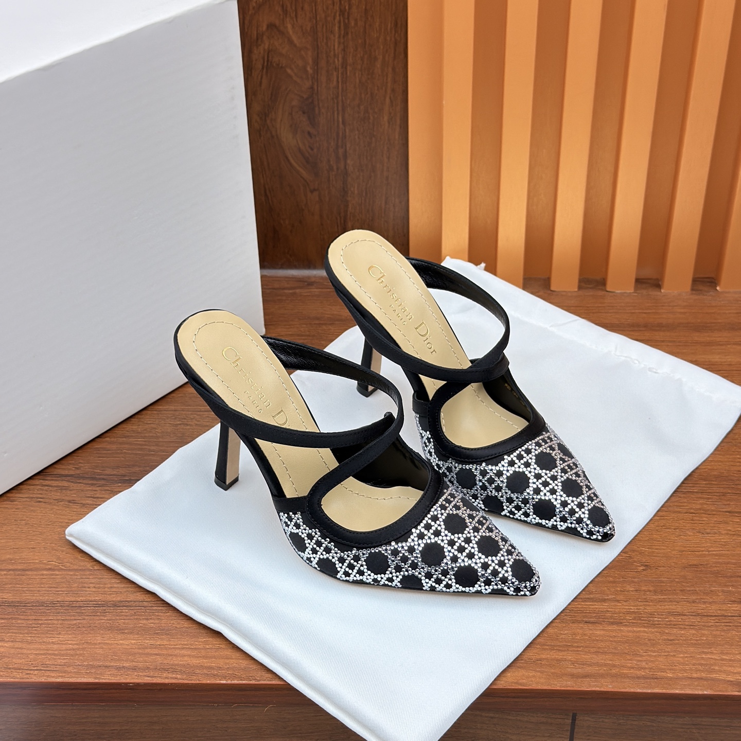 NO:680972,Black, semi-high heels, high heels19860909黑色,半拖高跟鞋,high heels,Women's Shoes