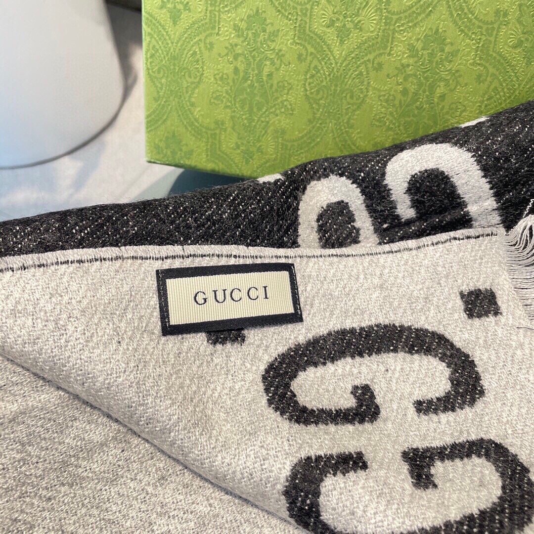 Gucci原单️重磅推荐️️低调的奢侈感️极品柔美精英高手级别的时髦感围巾️这款Gucci羊绒提花围巾越