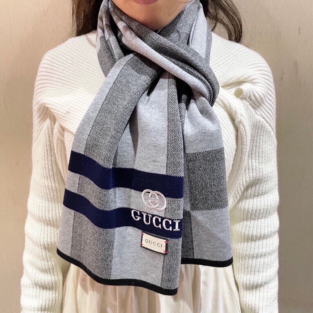 NO:169032,The latest model of the counter is coming to the top color weaving process. This process is only available in the real OEM factory. Top knitted and cashmere scarf. High-end products. Fashion brand colors are super positive, super soft, warm and skin-friendly. Simple plain colors are very elegant. It is really rare. The 32*cm size long scarf is definitely a high-end quality that is slow to use. Wear it, you can go to the major counters for a walk with confidence. High-version scarf.19860909专柜最新款古奇火爆来袭顶级色织工艺此工艺只有大牌纯正代工厂才有的工艺顶级针织加羊绒围巾高尖端产物时尚大牌颜色超正超级柔软保暖亲肤,简单的素色非常大气..真的是臻品罕见.32*cm尺寸长巾绝对是手慢无的高端精品戴着它可以放心的去各大专柜遛弯哦,,高版本围巾,scarf