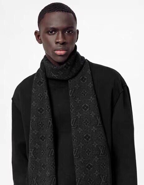 NO:170149,New popular products, couples LV, exclusive cow goods, luxury is all between sizes, high-end quality with super high cashmere quality, this brand will be favored by this product, which is rare scarf knitted on the market, it is really super high-end goods, only this big brand will have every color, love, every color is left. Good goods sold for one less, imported knitted cashmere size 180*32, high-version scarf, louis vuitton19860909爆款上新 情侣款LV 独家牛货 奢华尽在尺寸之间,高端品质具有超高羊绒品质才会被此品牌青睐这种精品是市场上及其少见的围巾针织,真是超级高端货只有这种大品牌才会拥有每色都是大爱每色都留.卖一条少一条的好货 进口针织羊绒 尺寸180*32,高版本围巾,louis vuitton,scarf