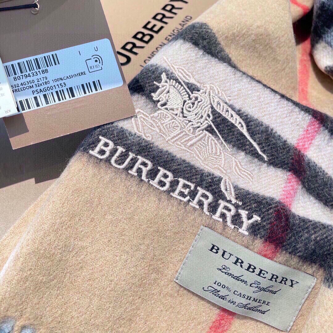 王牌口碑burberry深度水波纹经典羊绒格子围巾专柜最新品相目前专柜都换上了新标经典中的经典.全品相其