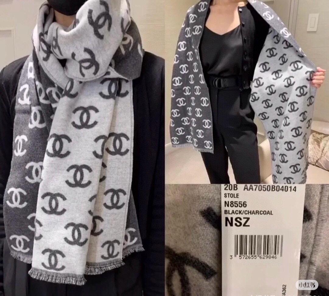 NO:181133,Chanel's new girls are coming out to explode. The black color is really invincible and classic. It's not tacky bleaching. Just the original color, a high-end color scheme with a little rice. ~ 100% pure cashmere~ The specification is 35*180 scarf, which makes people love it and feel as soft as clouds. If you see the real thing, you will know what makes Suo scarf pale, and you will debut in the C position!  The skin is so soft that the heart melts and will not prick at all!  High-version scarf, high-version scarf, chanel19860909香奈儿新款姑娘们出来炸街啦 黑色系色调真的无敌经典了.不是俗气的漂白.就本色调,带点米的高级配色.～百分百纯山羊绒～ 规格35*180围巾,让人爱不释手,触感如云朵般柔软.如果你看到实物,就知道什么是让suo有围巾黯然失色,妥妥的C位出道！ 接触皮肤软到心都化了,一点也不会扎！高版本围巾,高版本围巾,chanel,scarf