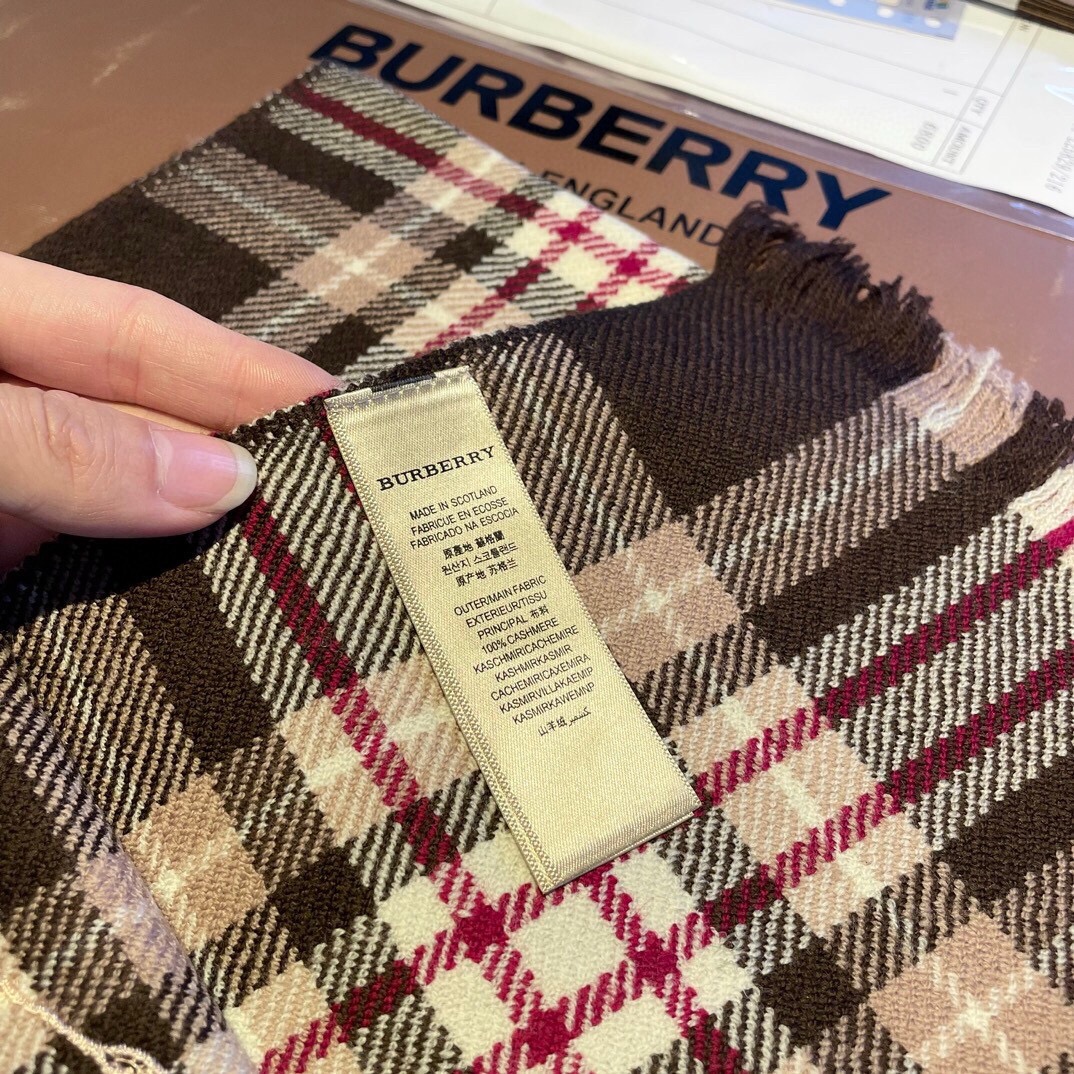 王牌口碑burberry深度水波纹经典羊绒格子围巾专柜最新品相目前专柜都换上了新标经典中的经典.全品相其