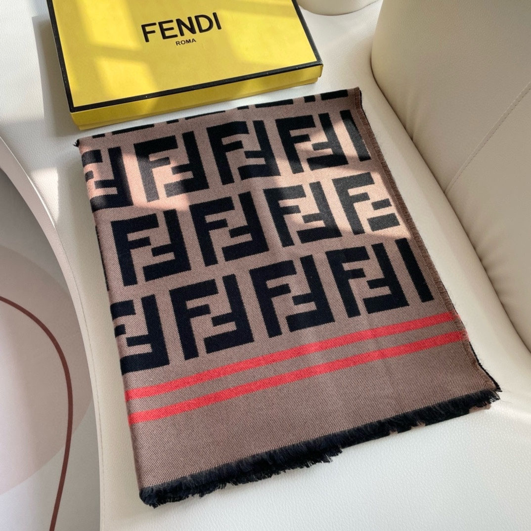 免代购️极品️Fendi重磅最新经典FF字母元素羊毛斗篷大极品️F主打的斗篷专柜也是刚上架的好玩意儿️正