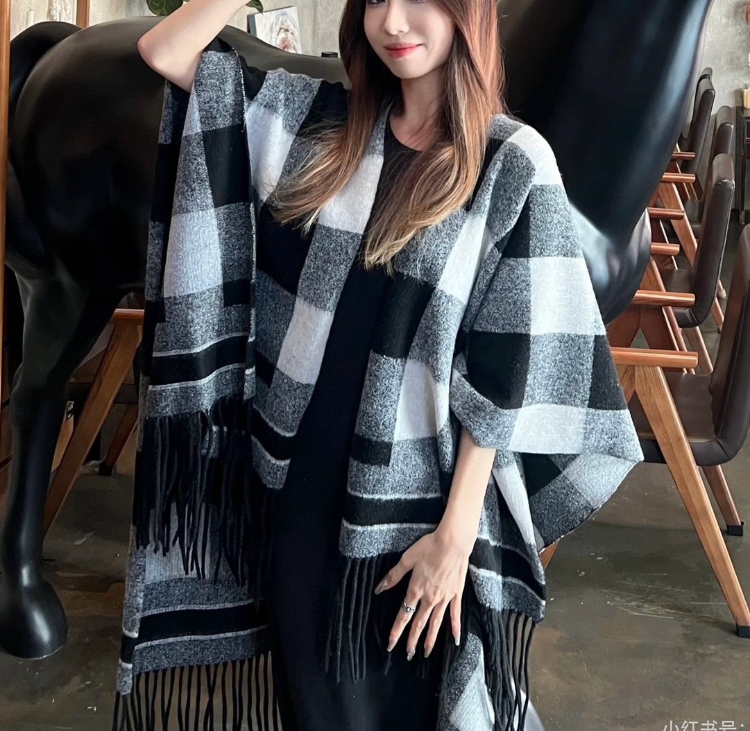 NO:184462,Burberry’s real benefit!  !  】【Although I compare the quality of my house with any product on the market!  】The most awesome original order in history, [Bobery Double-Side Cloak] The classic among the classics. This batch of original orders is all included. It was originally customized export orders. However, it was detained for unknown reasons. Qc also revealed the reason for the retention. This AB side effect is difficult to weave. It is expected that the counter price is 19980 . It can be compared with cashmere coats and can be worn on both sides. If you don’t buy it, you can buy it. The original tag belt is anti-counterfeiting*.95 cashmere 5 wool international standard. Over 95 are all pure cashmere light counters. This order is arranged in the beginning of the year and weaving in the real corner bag edges and other details. High-end people don’t take hundreds of them home and go home to have fun and go to high-end scarves, high-version scarves, burberry19860909巴宝莉真真正正的福利！！】【尽管拿市面上任何一家的货来对比我家品质！】Bu史上最牛掰的原单货,【博柏利双面斗篷】经典中的经典.这批原单全包.本来订制出口单.但是不明原因被扣留,Qc并于透露滞留原因介绍这款AB面效果很难织造预计专柜售价19980 .可以和羊绒大衣媲美的实用东西而且双面可以两穿.不买它买谁而且原标原吊牌带防伪*.95羊绒5羊毛国际标准.超过95都是纯羊绒光专柜这个单都是年初4月份就开始安排纺纱织造看看真角包边等细节高端识货的还不拿上几百条回家偷乐去高版本围巾,高版本围巾,burberry,scarf