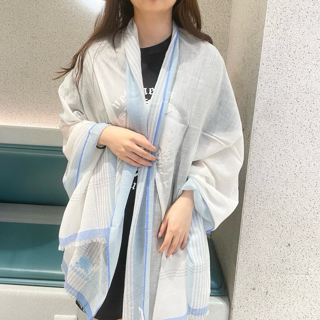 NO:184602,Get the new Burberry model and grab the top original order. The authentic and beautiful top high-end goods [absolutely worth collecting] Chanel's beautiful and versatile counter is limited. It is difficult to order the top imported cashmere when you are rich. The quality of gold and silver thread is high and the quality is high for people to use. The absolute high-end exclusive real-life shooting!  What you see and get, the color is super good, the top quality goods are not waiting for anyone, the special channel goods are sold without the other one, and the absolute top quality goods are the rhythm of the counter 90*200, the top quality imported cashmere is recommended. High-quality scarves, high-quality scarves, burberry, chanel19860909巴宝利新款到手慢抢顶级原单正品旷世绝美顶级高端货【绝对值得珍藏】香奈儿绝美百搭款专柜限量哦有钱都很难订到顶级进口客供山羊绒,金银线镶边品质上乘送人自用绝对高大上独家实物拍摄！所见所得,颜色超正顶级好货不等人,特殊渠道货卖一个少一个绝对的顶级好货,任何一个细节都是专柜的节奏90*200顶级进口客供山羊绒重磅推荐高版本围巾,高版本围巾,burberry,chanel,scarf