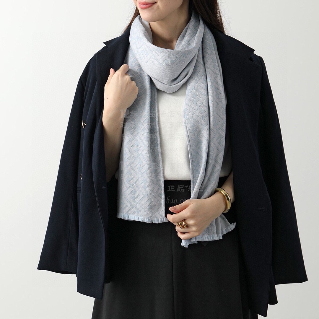 NO:185294,The hot-selling couple's model Fendi Exclusive cow goods Luxury is all between sizes, high-end quality with super high cashmere quality will be favored by this brand. This boutique is a rare scarf knitted scarf on the market. It is really a super high-end product. Only this big brand will have every color, love and keep every color. Good goods sold for one less. Imported knitted cashmere size 180*32 high-version scarf, high-version scarf, fendi19860909爆款上新 情侣款芬迪 独家牛货 奢华尽在尺寸之间,高端品质具有超高羊绒品质才会被此品牌青睐这种精品是市场上及其少见的围巾针织,真是超级高端货只有这种大品牌才会拥有每色都是大爱每色都留.卖一条少一条的好货 进口针织羊绒 尺寸180*32高版本围巾,高版本围巾,fendi,scarf