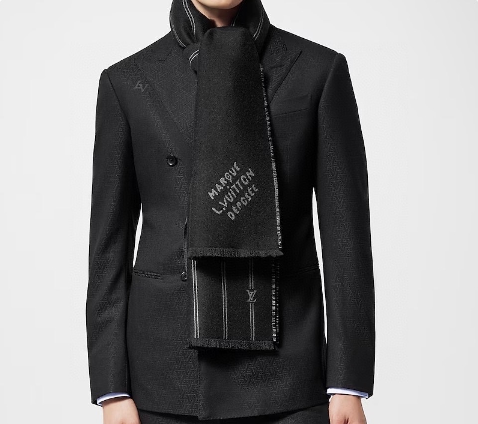 NO:185915,Original single quality batch!  The best donkey in the imperial palace!  The autumn and winter counter is on sale. Top cashmere long scarf. It is combined with exquisite and simple patterns to form a classic LV pattern. It is extremely beautiful. It is really the upper body that makes the skin look versatile. It looks good or not. You don’t have to doubt the quality!  180*32cm, cashmere!  High-version scarf, high-version scarf, louis vuitton, louis vuitton19860909原单品质批！御用殿堂级极品驴！秋冬专柜在售 顶级羊绒长巾.配以精美简约图案组合成经典LV图案 美丽至极 真的 上身极为衬肤色 百搭 好看不好看自己看吧 品质不用质疑 ！180*32cm,羊绒！高版本围巾,高版本围巾,louis vuitton,louis vuitton,scarf