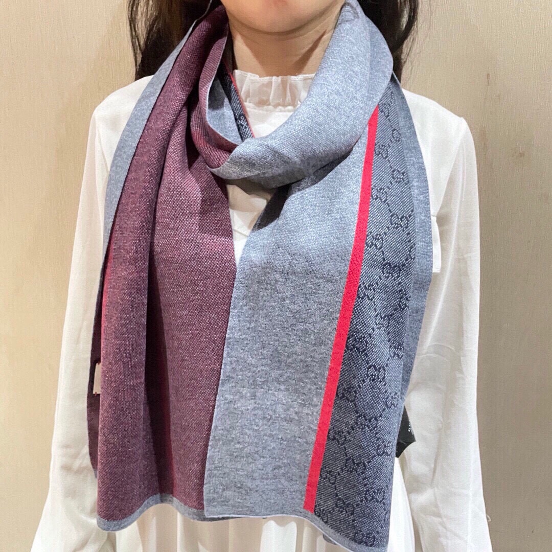 NO:187066,The latest model of the counter is coming to the top color weaving process. This process is only available in the big brand pure OEM factory. Top knitted and cashmere scarf. High-end products. Fashion brand colors are super positive, super soft, warm and skin-friendly. Simple plain colors are very elegant. It is really rare. The 32*180cm size long scarf is definitely a high-end quality that you can wear and go to the major counters for a walk with confidence. High-version scarf, high-version scarf.19860909专柜最新款古奇火爆来袭顶级色织工艺此工艺只有大牌纯正代工厂才有的工艺顶级针织加羊绒围巾高尖端产物时尚大牌颜色超正超级柔软保暖亲肤,简单的素色非常大气..真的是臻品罕见.32*180cm尺寸长巾绝对是手慢无的高端精品戴着它可以放心的去各大专柜遛弯哦,高版本围巾,高版本围巾,scarf