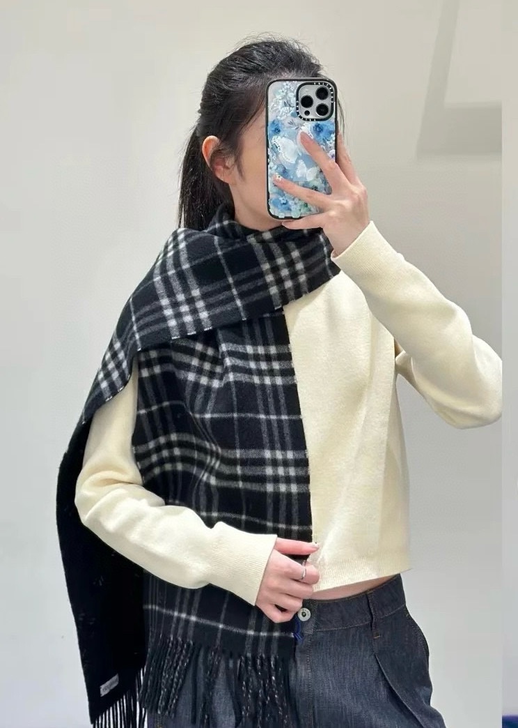 NO:187041,The hot-selling couple model B home [Classic War Horse] Exclusive cow product Luxury is all in the size, high-end quality with super high cashmere quality will be favored by this brand. This boutique is a rare scarf knitted on the market. It is really a super high-end product. Only this big brand will have every color, love and keep every color. Good goods sold one less. Imported knitted cashmere size 180*32 high-version scarf, high-version scarf19860909爆款上新 情侣款B家【经典战马】独家牛货 奢华尽在尺寸之间,高端品质具有超高羊绒品质才会被此品牌青睐这种精品是市场上及其少见的围巾针织,真是超级高端货只有这种大品牌才会拥有每色都是大爱每色都留.卖一条少一条的好货 进口针织羊绒 尺寸180*32高版本围巾,高版本围巾,scarf